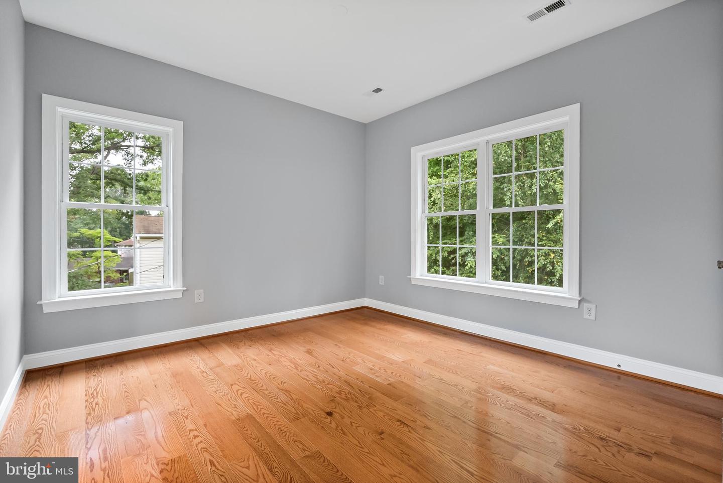 7119 BARRY RD, ALEXANDRIA, Virginia 22315, 6 Bedrooms Bedrooms, ,4 BathroomsBathrooms,Residential,For sale,7119 BARRY RD,VAFX2262936 MLS # VAFX2262936