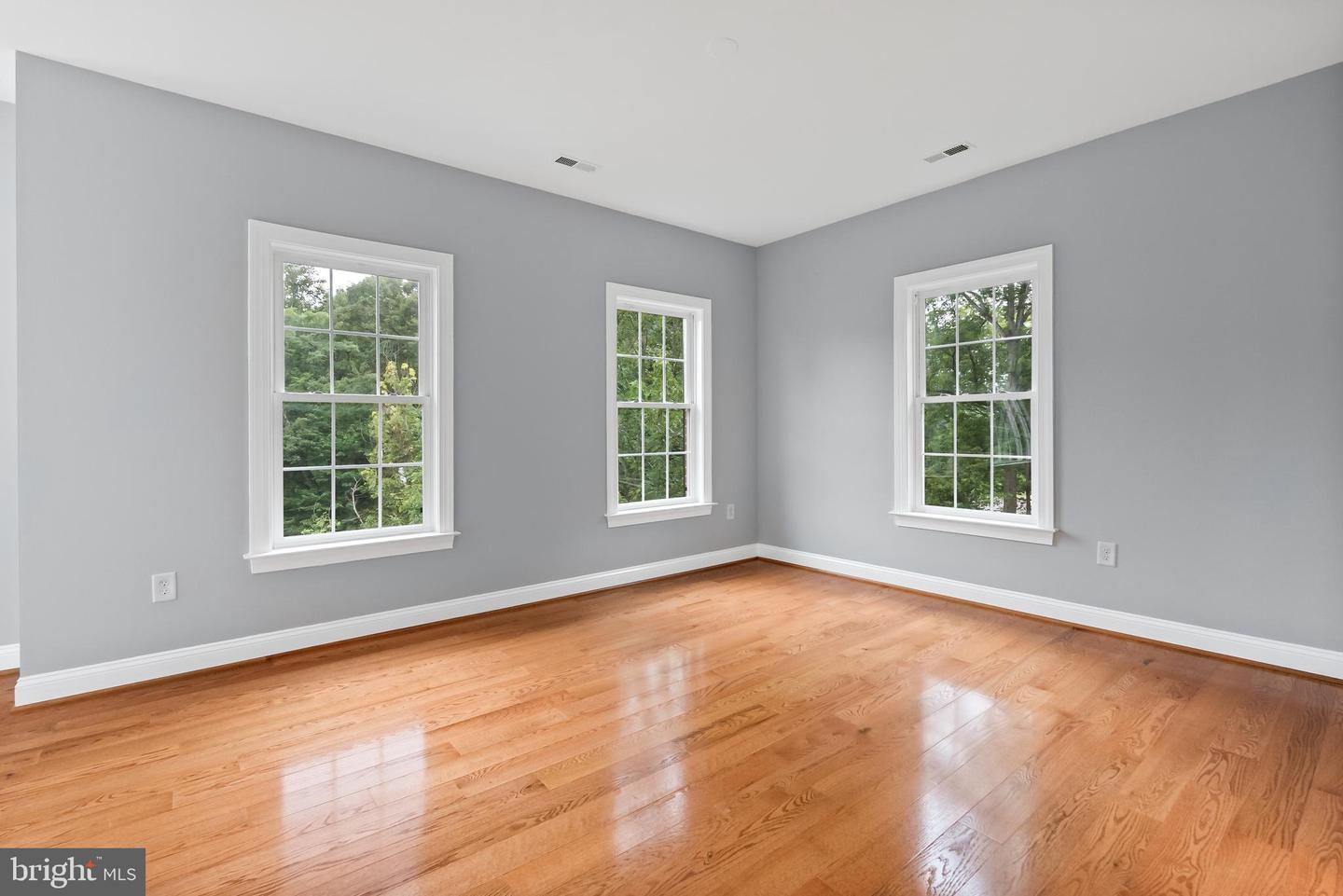 7119 BARRY RD, ALEXANDRIA, Virginia 22315, 6 Bedrooms Bedrooms, ,4 BathroomsBathrooms,Residential,For sale,7119 BARRY RD,VAFX2262936 MLS # VAFX2262936