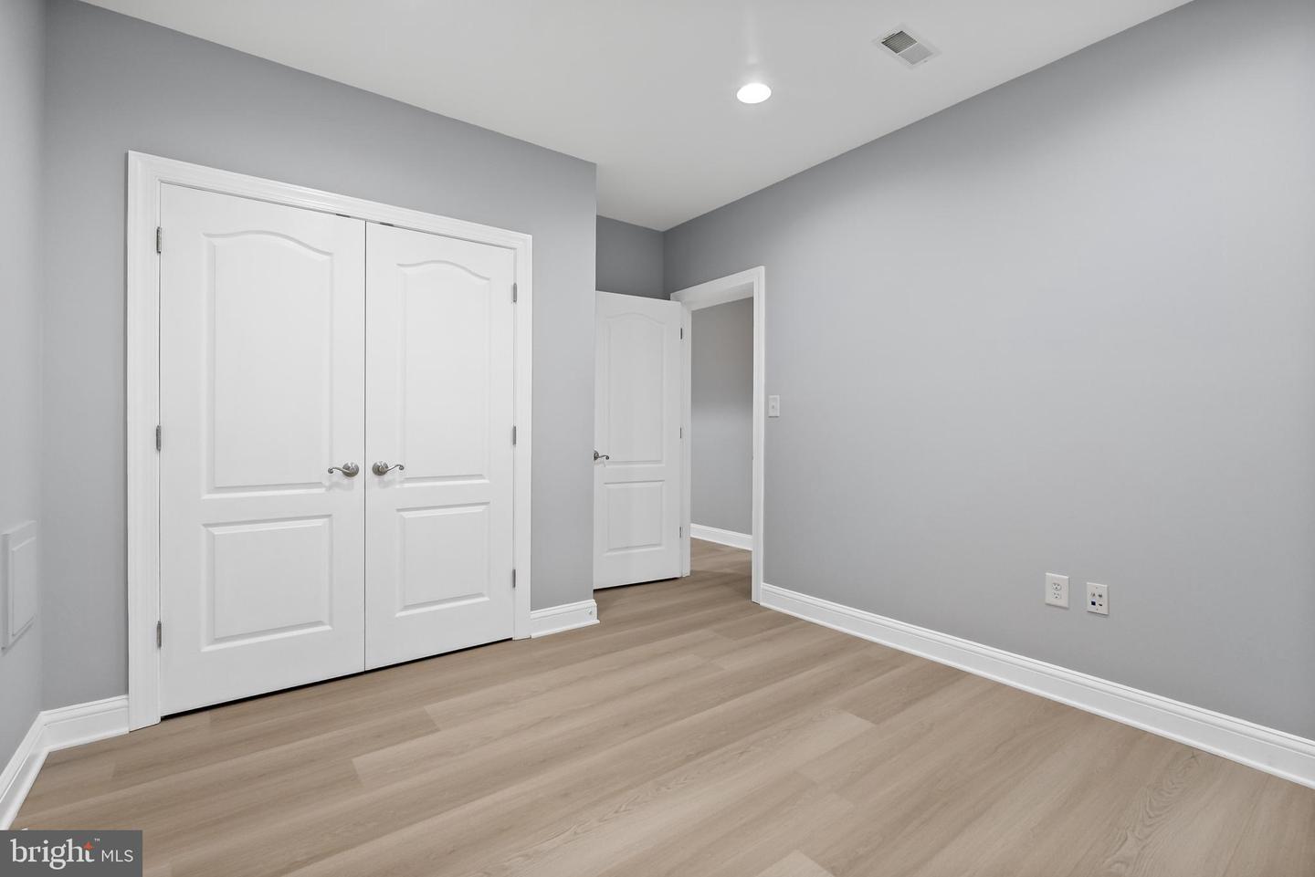 7119 BARRY RD, ALEXANDRIA, Virginia 22315, 6 Bedrooms Bedrooms, ,4 BathroomsBathrooms,Residential,For sale,7119 BARRY RD,VAFX2262936 MLS # VAFX2262936