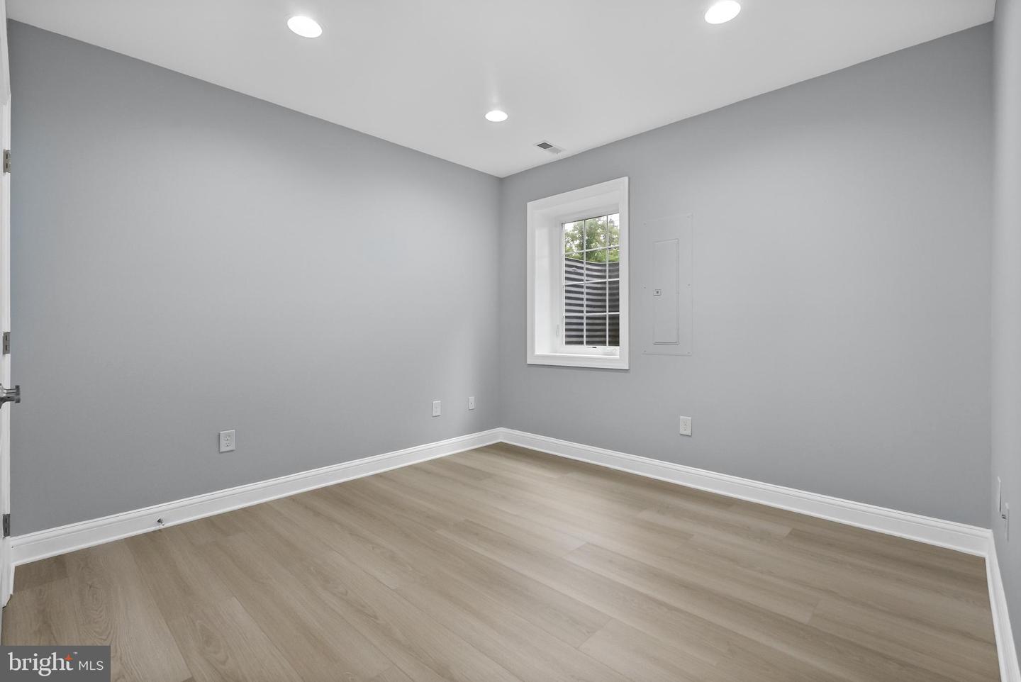 7119 BARRY RD, ALEXANDRIA, Virginia 22315, 6 Bedrooms Bedrooms, ,4 BathroomsBathrooms,Residential,For sale,7119 BARRY RD,VAFX2262936 MLS # VAFX2262936