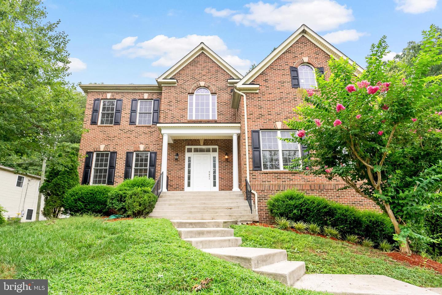 7119 BARRY RD, ALEXANDRIA, Virginia 22315, 6 Bedrooms Bedrooms, ,4 BathroomsBathrooms,Residential,For sale,7119 BARRY RD,VAFX2262936 MLS # VAFX2262936