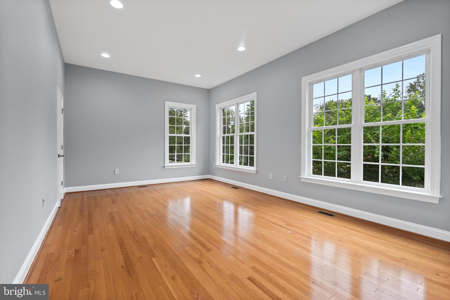 7119 BARRY RD, ALEXANDRIA, Virginia 22315, 6 Bedrooms Bedrooms, ,4 BathroomsBathrooms,Residential,For sale,7119 BARRY RD,VAFX2262936 MLS # VAFX2262936