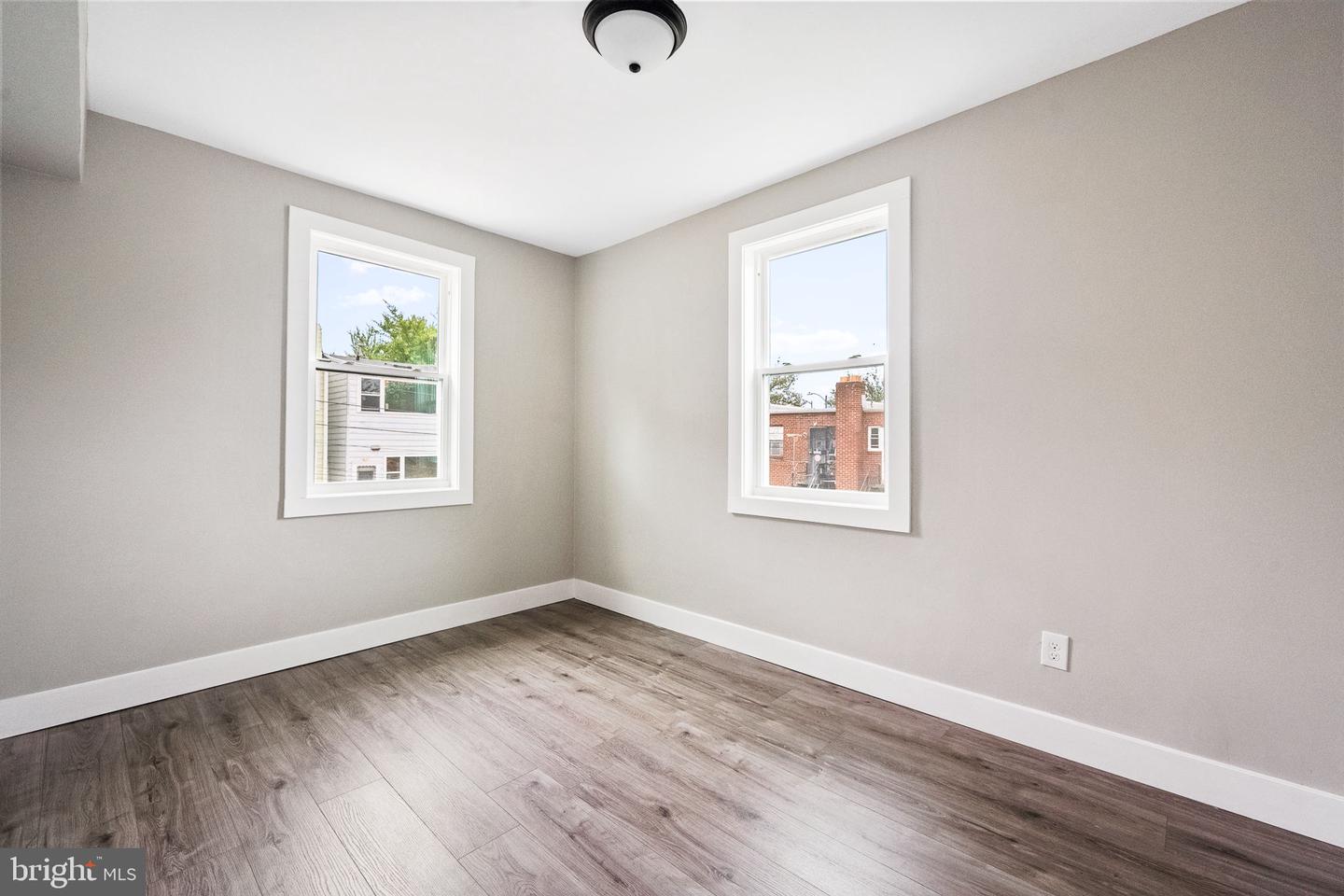 1658 F ST NE, WASHINGTON, District Of Columbia 20002, 3 Bedrooms Bedrooms, 5 Rooms Rooms,2 BathroomsBathrooms,Residential,For sale,1658 F ST NE,DCDC2216486 MLS # DCDC2216486