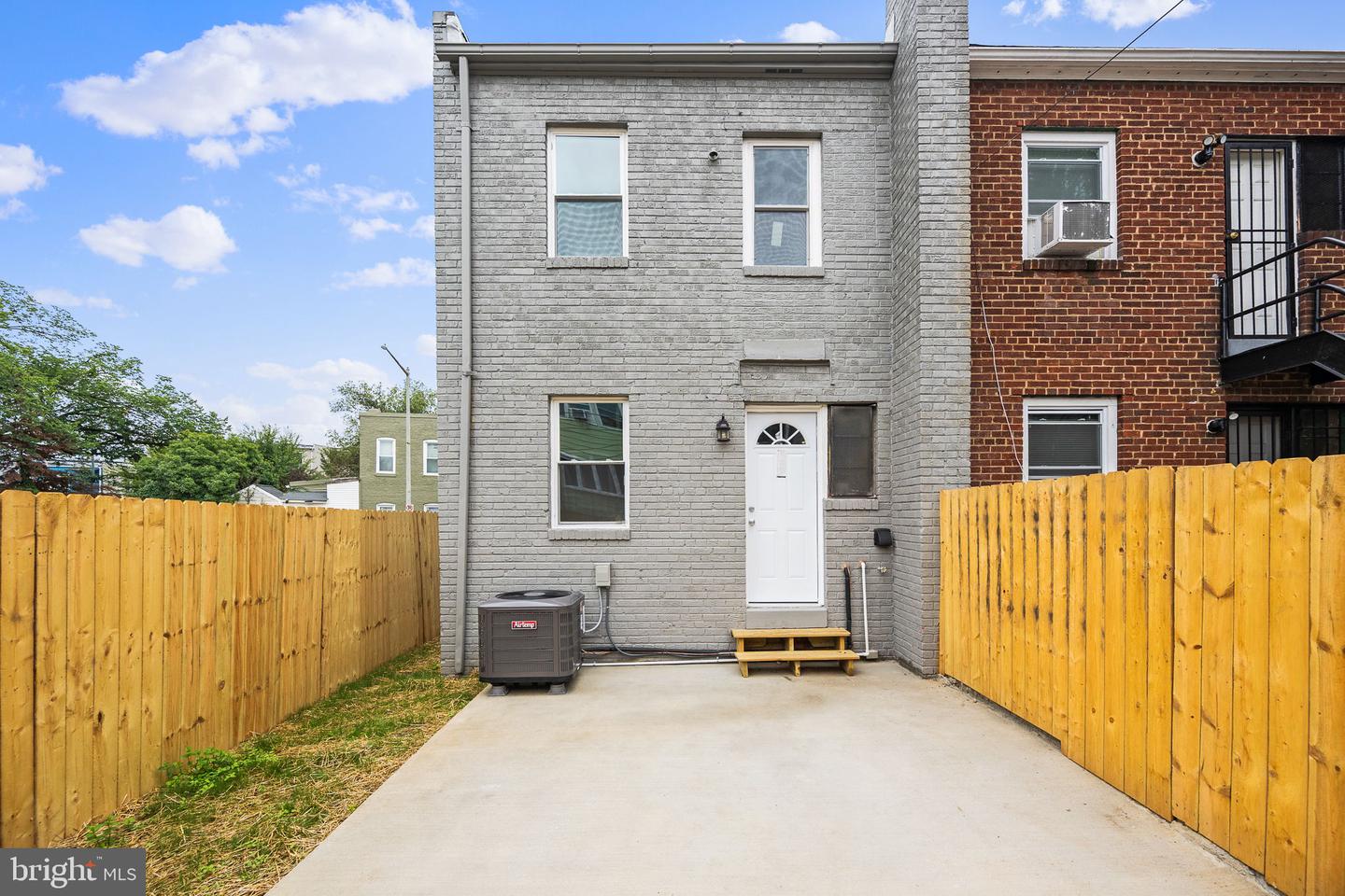 1658 F ST NE, WASHINGTON, District Of Columbia 20002, 3 Bedrooms Bedrooms, 5 Rooms Rooms,2 BathroomsBathrooms,Residential,For sale,1658 F ST NE,DCDC2216486 MLS # DCDC2216486
