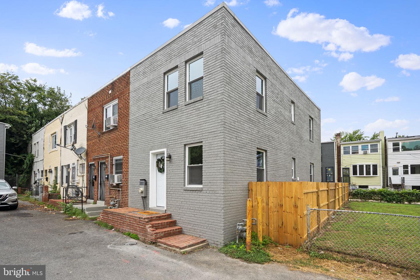 1658 F ST NE, WASHINGTON, District Of Columbia 20002, 3 Bedrooms Bedrooms, 5 Rooms Rooms,2 BathroomsBathrooms,Residential,For sale,1658 F ST NE,DCDC2216486 MLS # DCDC2216486