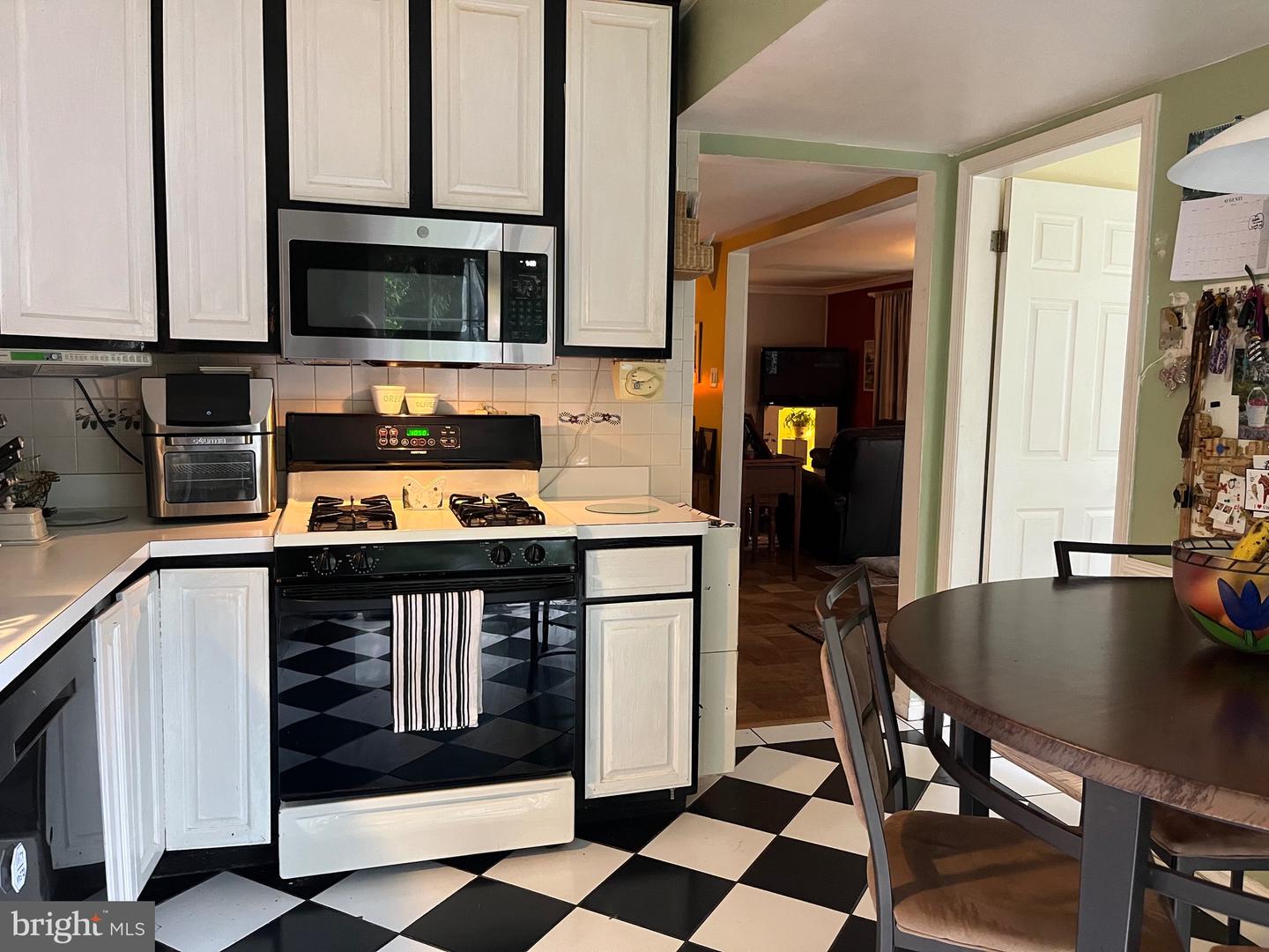 8527 PARLIAMENT DR, SPRINGFIELD, Virginia 22151, 4 Bedrooms Bedrooms, ,2 BathroomsBathrooms,Residential,For sale,8527 PARLIAMENT DR,VAFX2262950 MLS # VAFX2262950