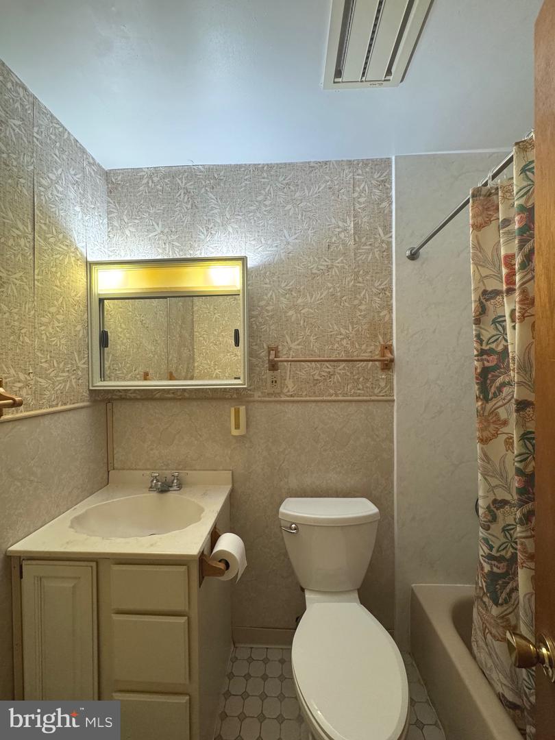 14663 CLOVERDALE RD, WOODBRIDGE, Virginia 22193, 3 Bedrooms Bedrooms, ,1 BathroomBathrooms,Residential,For sale,14663 CLOVERDALE RD,VAPW2102306 MLS # VAPW2102306