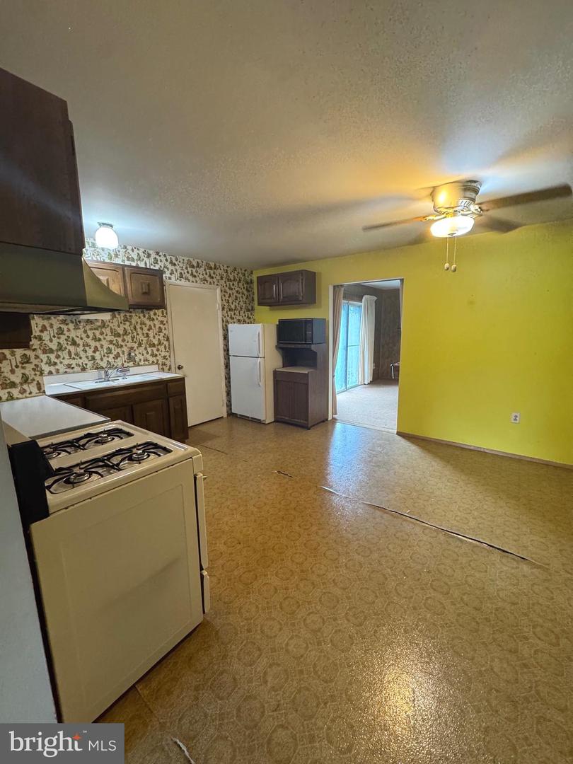 14663 CLOVERDALE RD, WOODBRIDGE, Virginia 22193, 3 Bedrooms Bedrooms, ,1 BathroomBathrooms,Residential,For sale,14663 CLOVERDALE RD,VAPW2102306 MLS # VAPW2102306