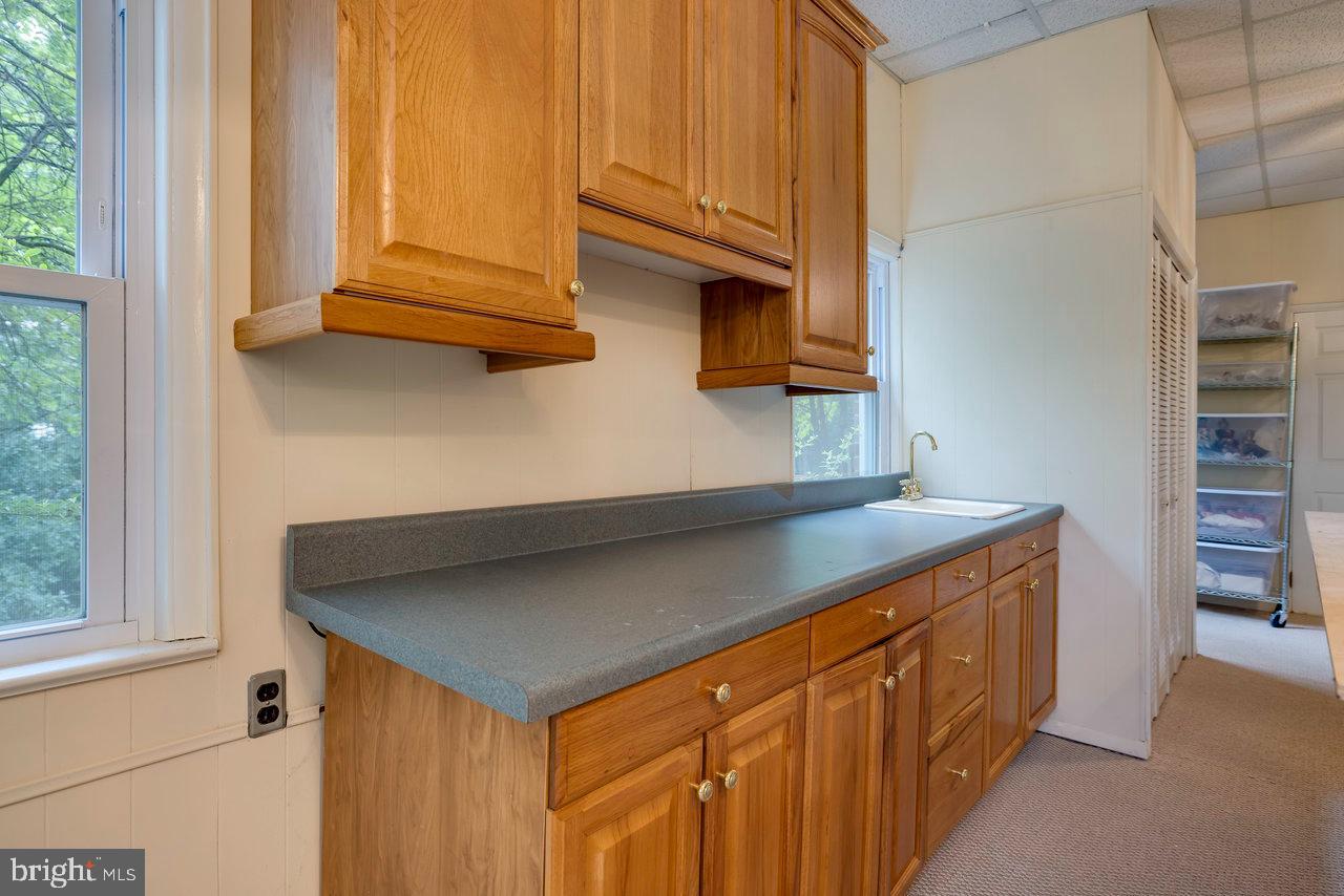 1217 WINDSOR RD, HARRISONBURG, Virginia 22801, 4 Bedrooms Bedrooms, ,3 BathroomsBathrooms,Residential,For sale,1217 WINDSOR RD,VAHC2000474 MLS # VAHC2000474