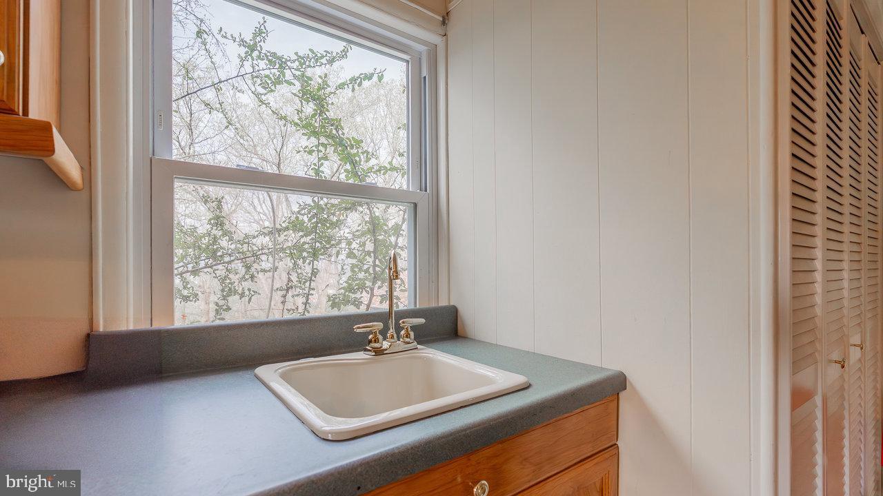 1217 WINDSOR RD, HARRISONBURG, Virginia 22801, 4 Bedrooms Bedrooms, ,3 BathroomsBathrooms,Residential,For sale,1217 WINDSOR RD,VAHC2000474 MLS # VAHC2000474