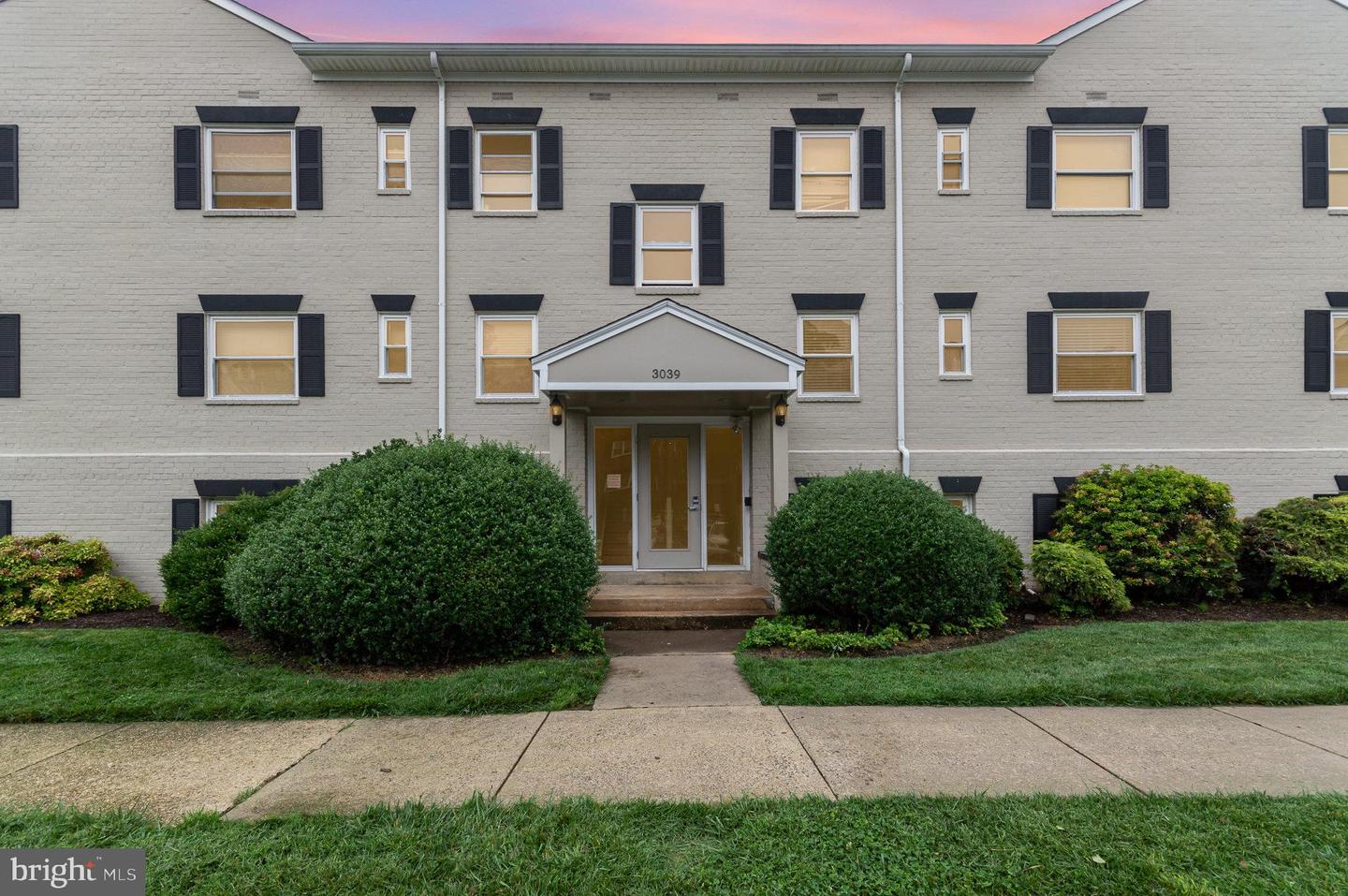3039 PATRICK HENRY DR #102, FALLS CHURCH, Virginia 22044, 2 Bedrooms Bedrooms, ,1 BathroomBathrooms,Residential,For sale,3039 PATRICK HENRY DR #102,VAFX2221474 MLS # VAFX2221474