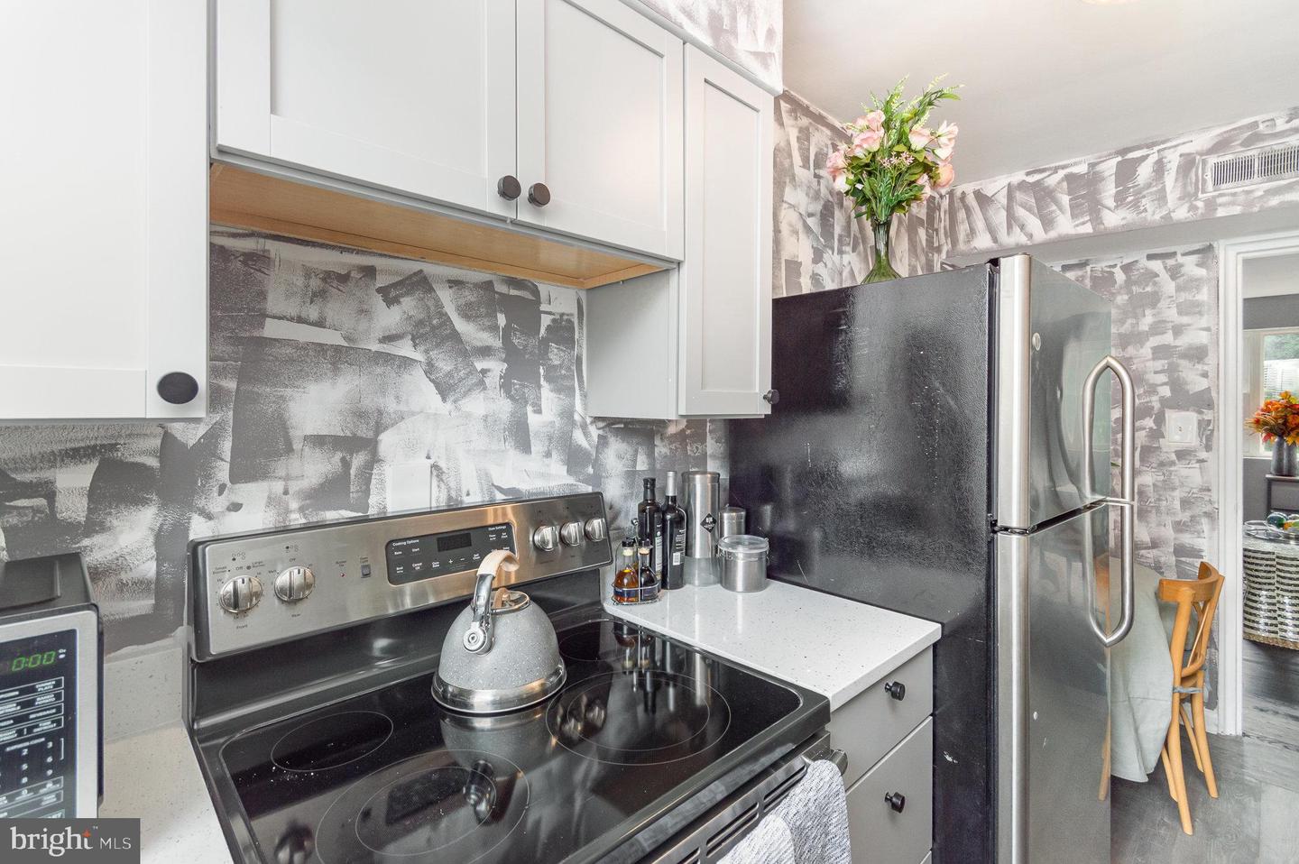 3039 PATRICK HENRY DR #102, FALLS CHURCH, Virginia 22044, 2 Bedrooms Bedrooms, ,1 BathroomBathrooms,Residential,For sale,3039 PATRICK HENRY DR #102,VAFX2221474 MLS # VAFX2221474