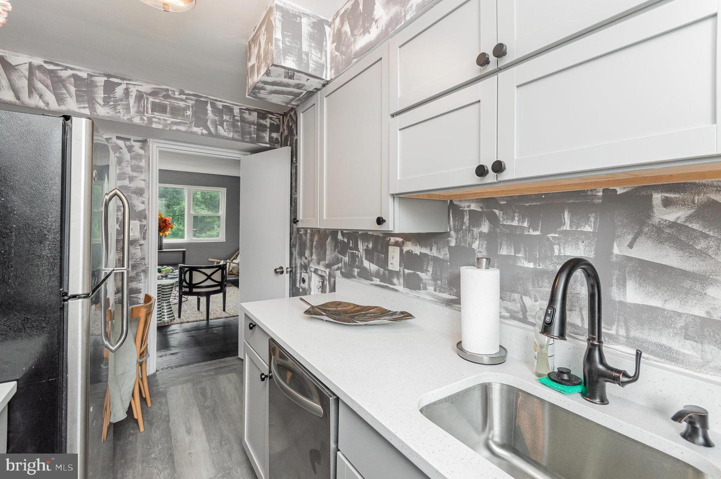 3039 PATRICK HENRY DR #102, FALLS CHURCH, Virginia 22044, 2 Bedrooms Bedrooms, ,1 BathroomBathrooms,Residential,For sale,3039 PATRICK HENRY DR #102,VAFX2221474 MLS # VAFX2221474