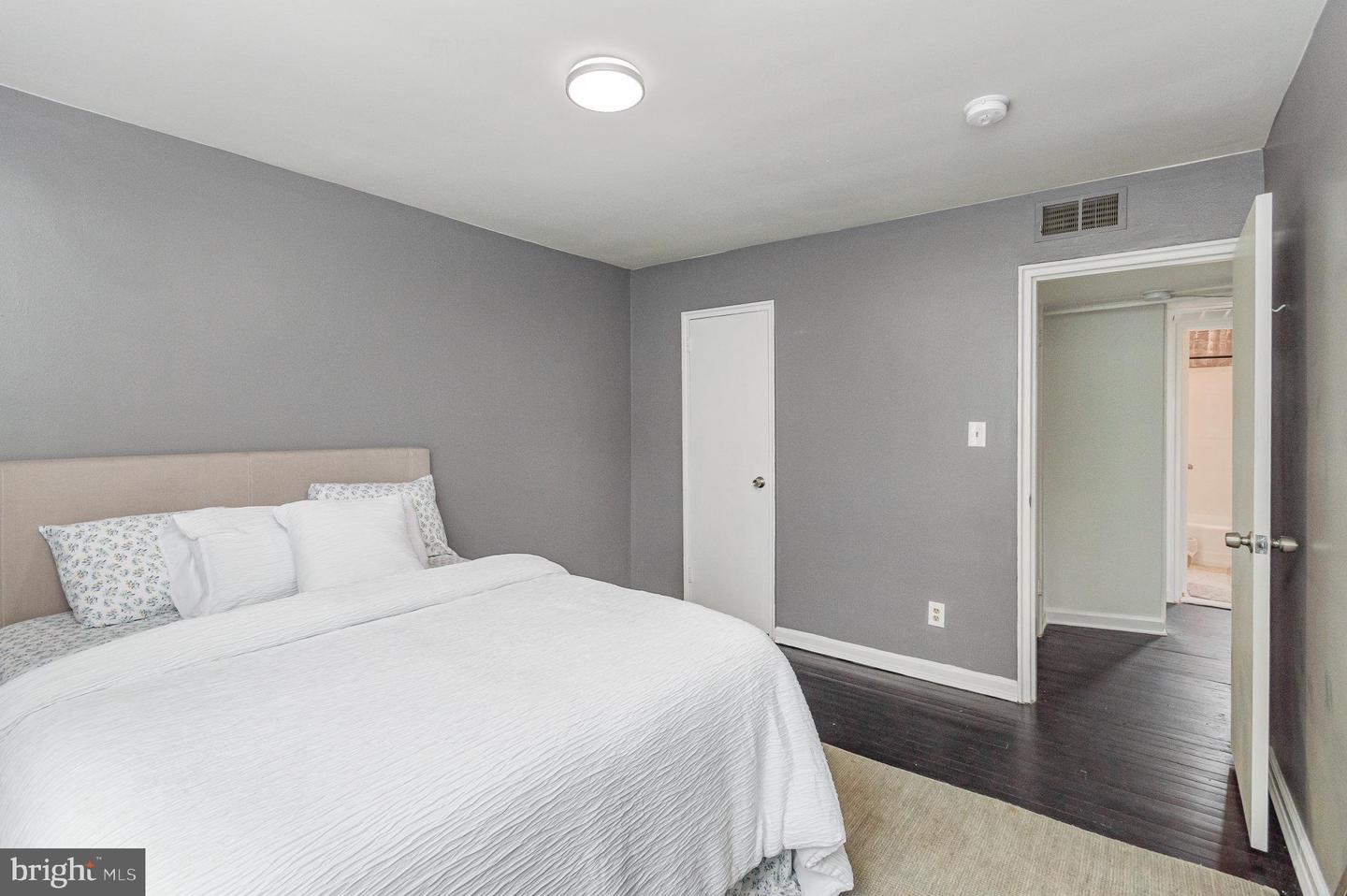 3039 PATRICK HENRY DR #102, FALLS CHURCH, Virginia 22044, 2 Bedrooms Bedrooms, ,1 BathroomBathrooms,Residential,For sale,3039 PATRICK HENRY DR #102,VAFX2221474 MLS # VAFX2221474