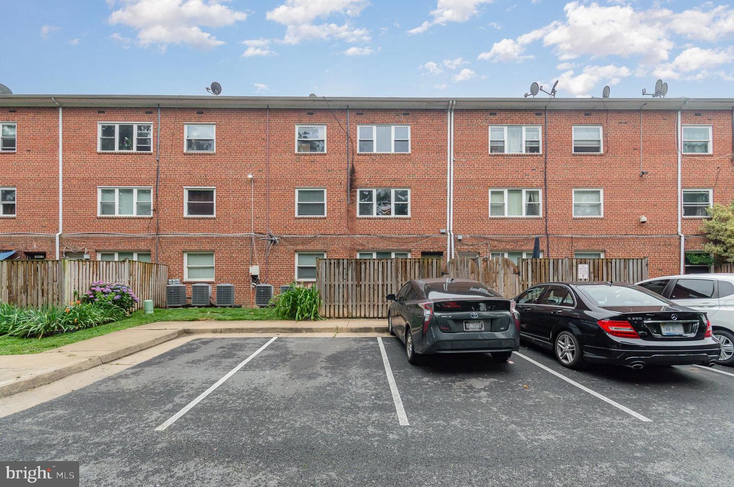 3039 PATRICK HENRY DR #102, FALLS CHURCH, Virginia 22044, 2 Bedrooms Bedrooms, ,1 BathroomBathrooms,Residential,For sale,3039 PATRICK HENRY DR #102,VAFX2221474 MLS # VAFX2221474