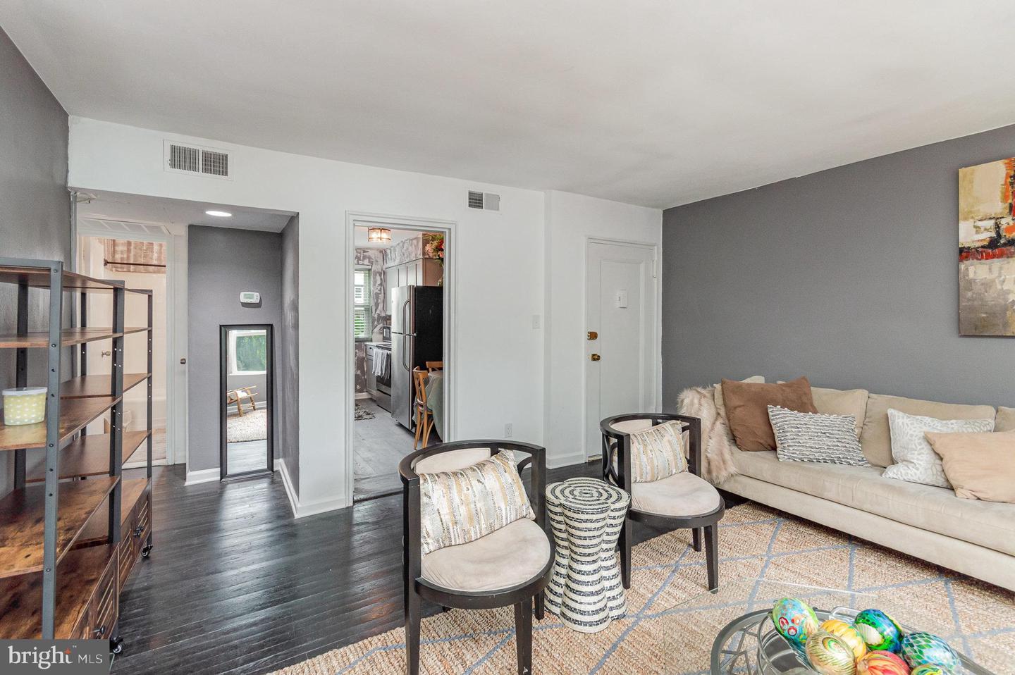 3039 PATRICK HENRY DR #102, FALLS CHURCH, Virginia 22044, 2 Bedrooms Bedrooms, ,1 BathroomBathrooms,Residential,For sale,3039 PATRICK HENRY DR #102,VAFX2221474 MLS # VAFX2221474