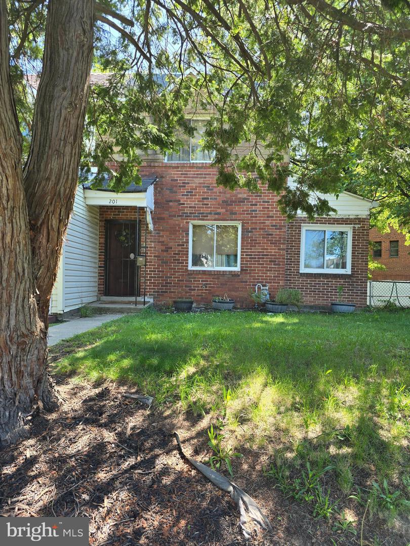201 34TH ST NE, WASHINGTON, District Of Columbia 20019, 2 Bedrooms Bedrooms, ,1 BathroomBathrooms,Residential,For sale,201 34TH ST NE,DCDC2185866 MLS # DCDC2185866