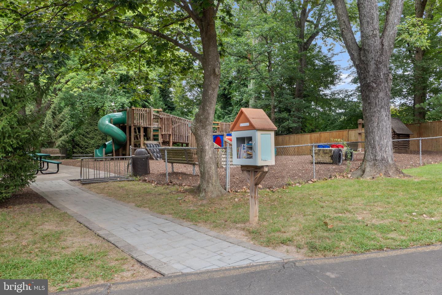 7301 MASONVILLE CT, ANNANDALE, Virginia 22003, 4 Bedrooms Bedrooms, ,2 BathroomsBathrooms,Residential,For sale,7301 MASONVILLE CT,VAFX2235980 MLS # VAFX2235980
