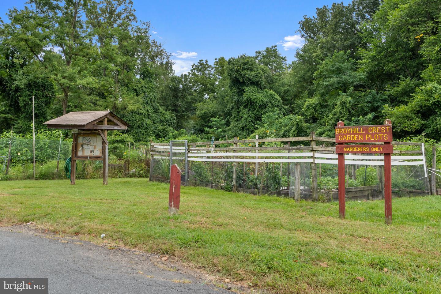 7301 MASONVILLE CT, ANNANDALE, Virginia 22003, 4 Bedrooms Bedrooms, ,2 BathroomsBathrooms,Residential,For sale,7301 MASONVILLE CT,VAFX2235980 MLS # VAFX2235980