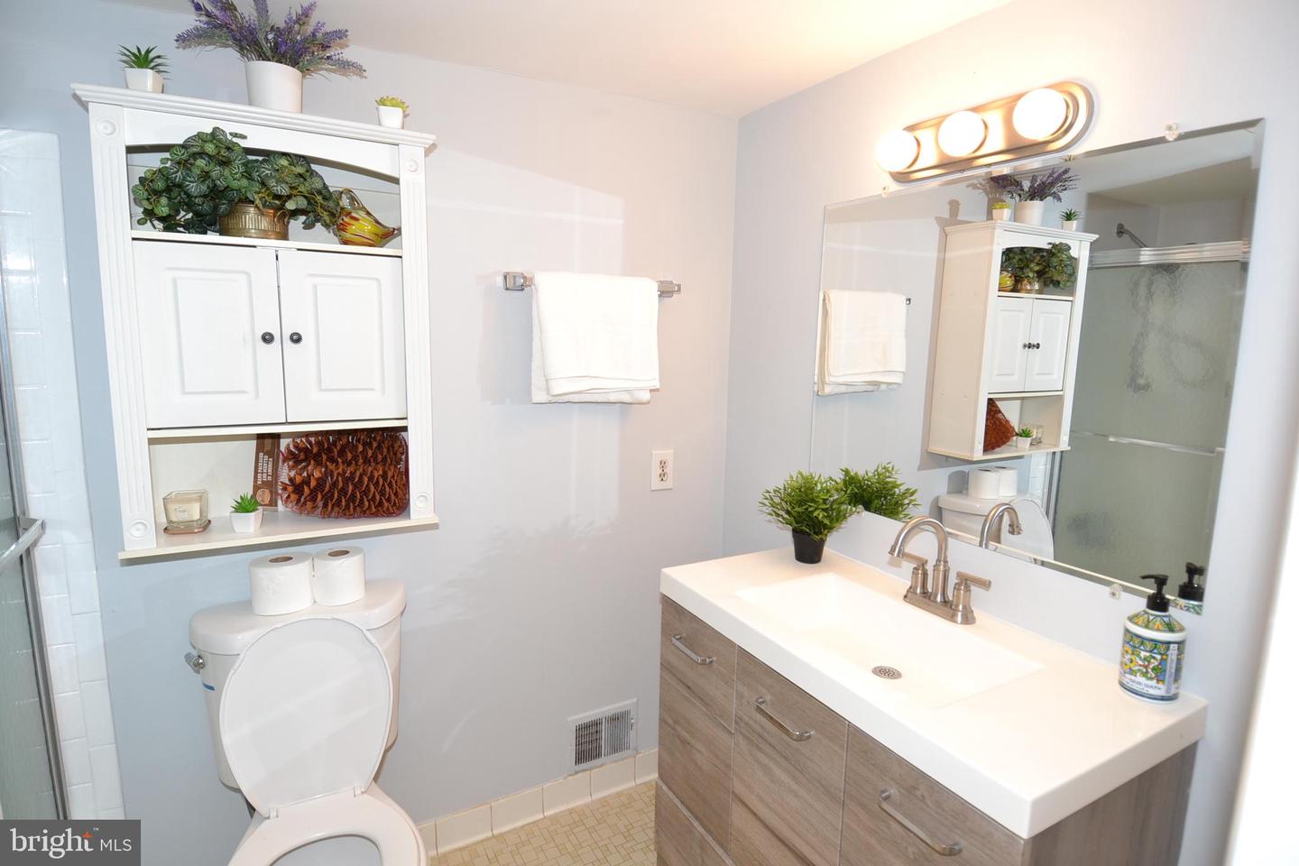 7103 GALGATE DR, SPRINGFIELD, Virginia 22152, 5 Bedrooms Bedrooms, ,3 BathroomsBathrooms,Residential,For sale,7103 GALGATE DR,VAFX2236012 MLS # VAFX2236012