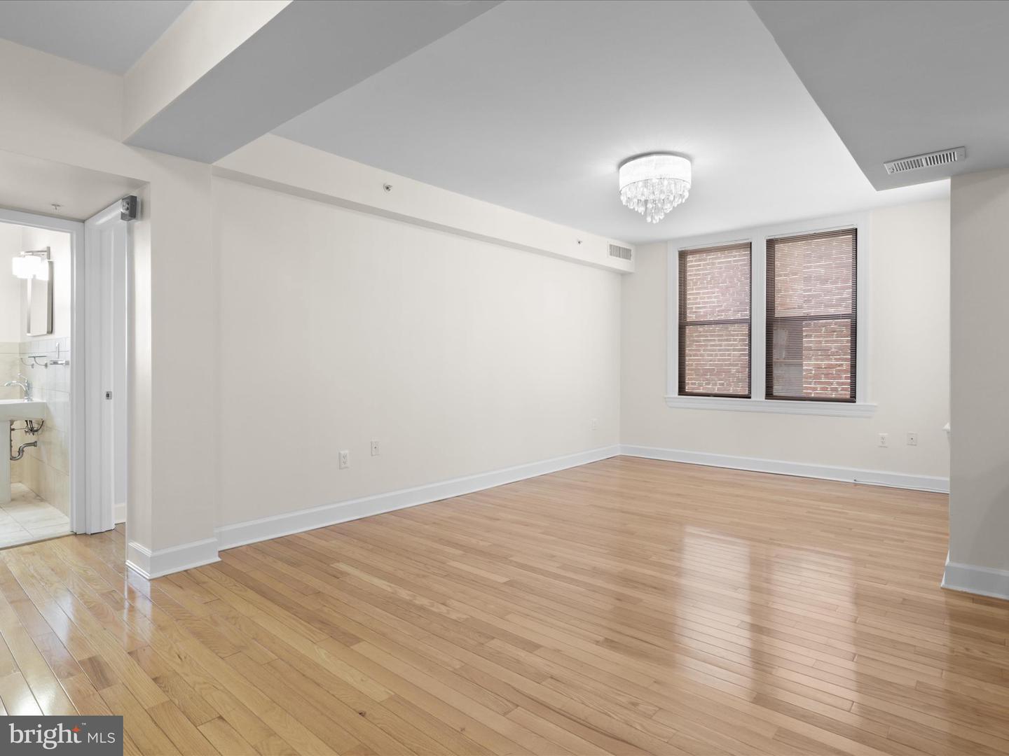 1858 CALIFORNIA ST NW #33, WASHINGTON, District Of Columbia 20009, 1 Bedroom Bedrooms, ,1 BathroomBathrooms,Residential,For sale,1858 CALIFORNIA ST NW #33,DCDC2201734 MLS # DCDC2201734