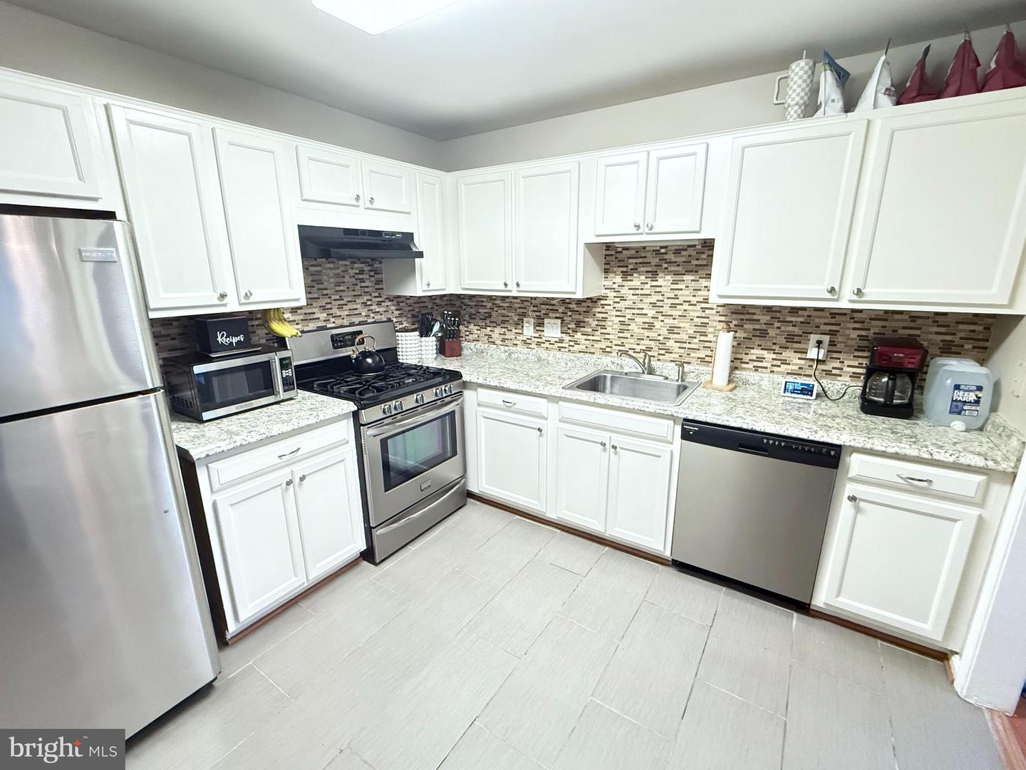 9230 CARDINAL FOREST LN #301, LORTON, Virginia 22079, 2 Bedrooms Bedrooms, ,1 BathroomBathrooms,Residential,For sale,9230 CARDINAL FOREST LN #301,VAFX2246804 MLS # VAFX2246804