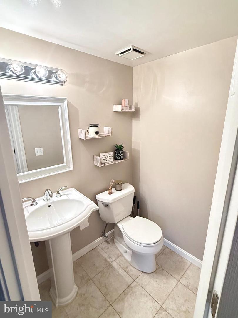 9230 CARDINAL FOREST LN #301, LORTON, Virginia 22079, 2 Bedrooms Bedrooms, ,1 BathroomBathrooms,Residential,For sale,9230 CARDINAL FOREST LN #301,VAFX2246804 MLS # VAFX2246804