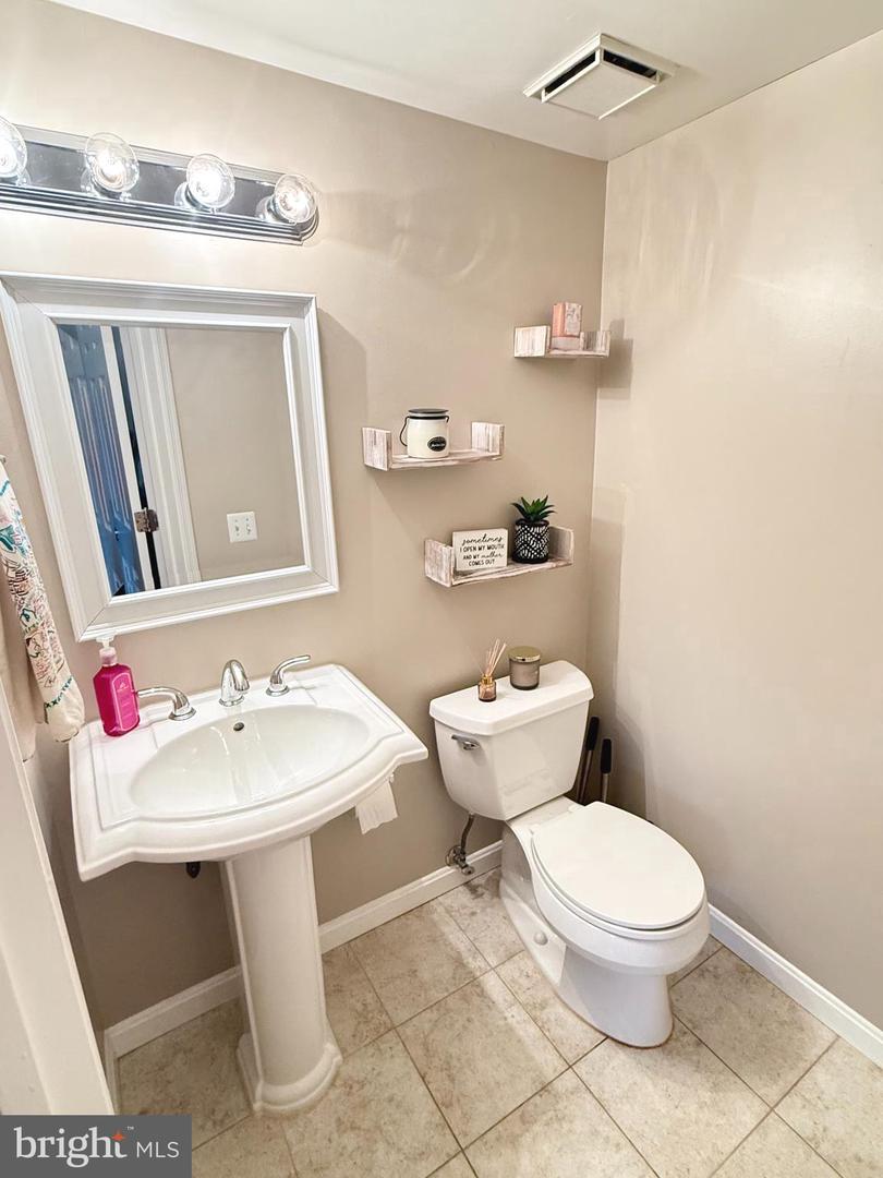 9230 CARDINAL FOREST LN #301, LORTON, Virginia 22079, 2 Bedrooms Bedrooms, ,1 BathroomBathrooms,Residential,For sale,9230 CARDINAL FOREST LN #301,VAFX2246804 MLS # VAFX2246804
