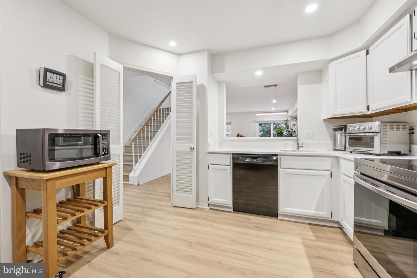 8536 SPRINGFIELD OAKS DR, SPRINGFIELD, Virginia 22153, 3 Bedrooms Bedrooms, ,2 BathroomsBathrooms,Residential,For sale,8536 SPRINGFIELD OAKS DR,VAFX2249310 MLS # VAFX2249310