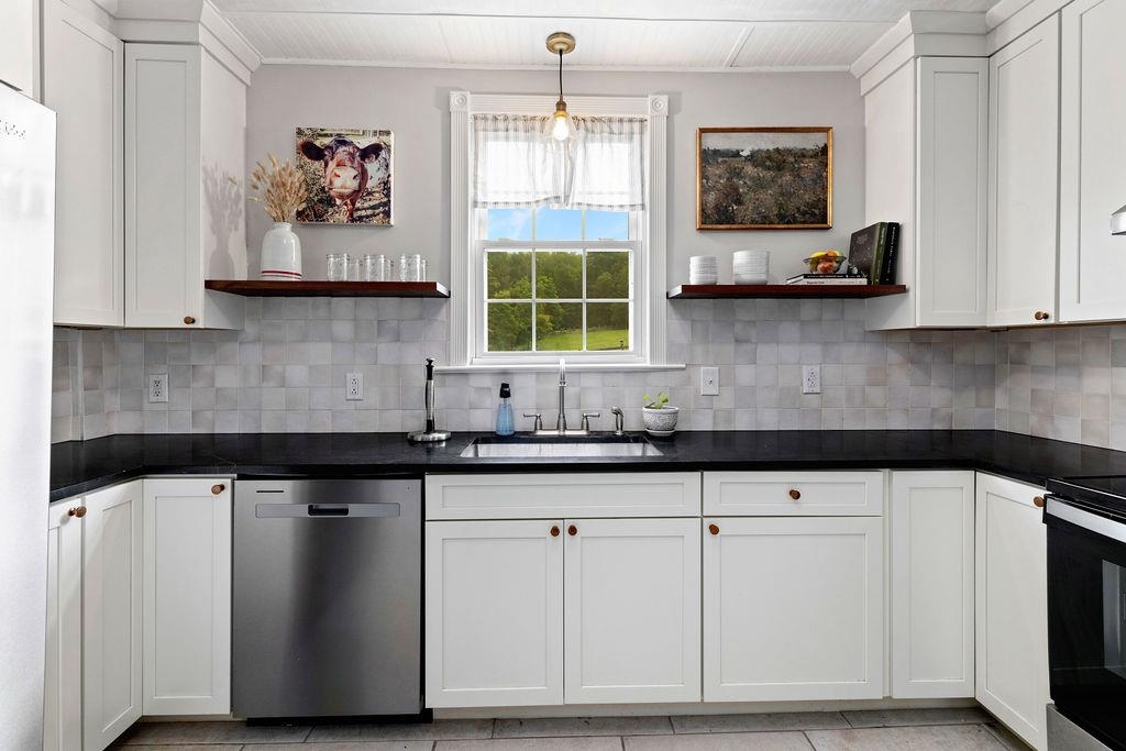 757 ENTRY SCHOOL RD, WAYNESBORO, Virginia 22980, 4 Bedrooms Bedrooms, ,2 BathroomsBathrooms,Residential,757 ENTRY SCHOOL RD,665941 MLS # 665941