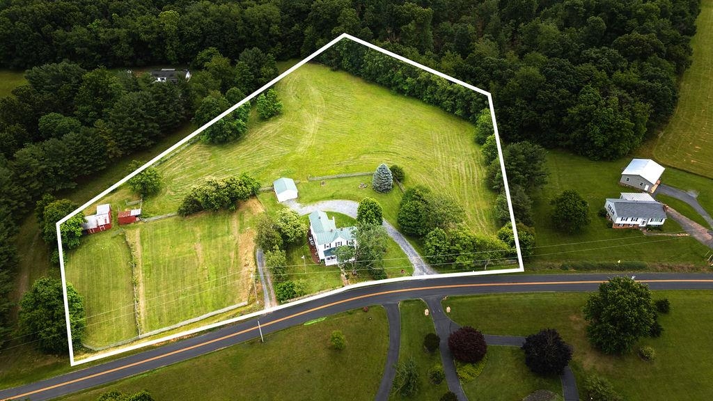 757 ENTRY SCHOOL RD, WAYNESBORO, Virginia 22980, 4 Bedrooms Bedrooms, ,2 BathroomsBathrooms,Residential,757 ENTRY SCHOOL RD,665941 MLS # 665941
