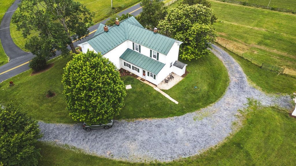 757 ENTRY SCHOOL RD, WAYNESBORO, Virginia 22980, 4 Bedrooms Bedrooms, ,2 BathroomsBathrooms,Residential,757 ENTRY SCHOOL RD,665941 MLS # 665941