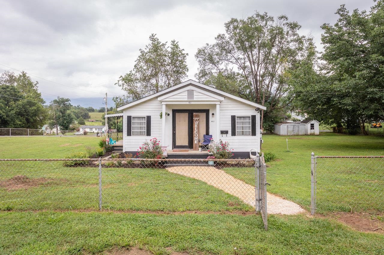 411 FOURTH ST, LURAY, Virginia 22835, 3 Bedrooms Bedrooms, ,1 BathroomBathrooms,Residential,411 FOURTH ST,668158 MLS # 668158