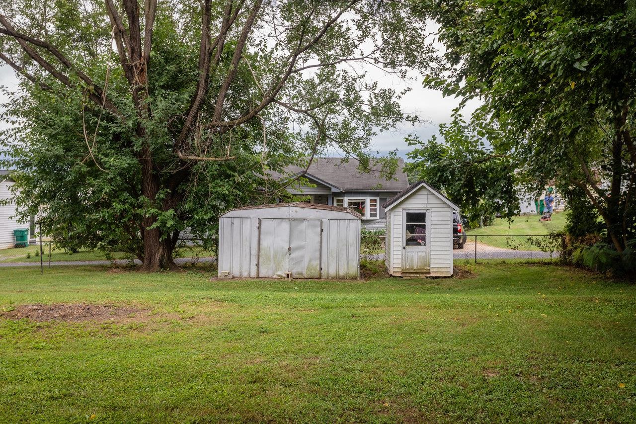 411 FOURTH ST, LURAY, Virginia 22835, 3 Bedrooms Bedrooms, ,1 BathroomBathrooms,Residential,411 FOURTH ST,668158 MLS # 668158