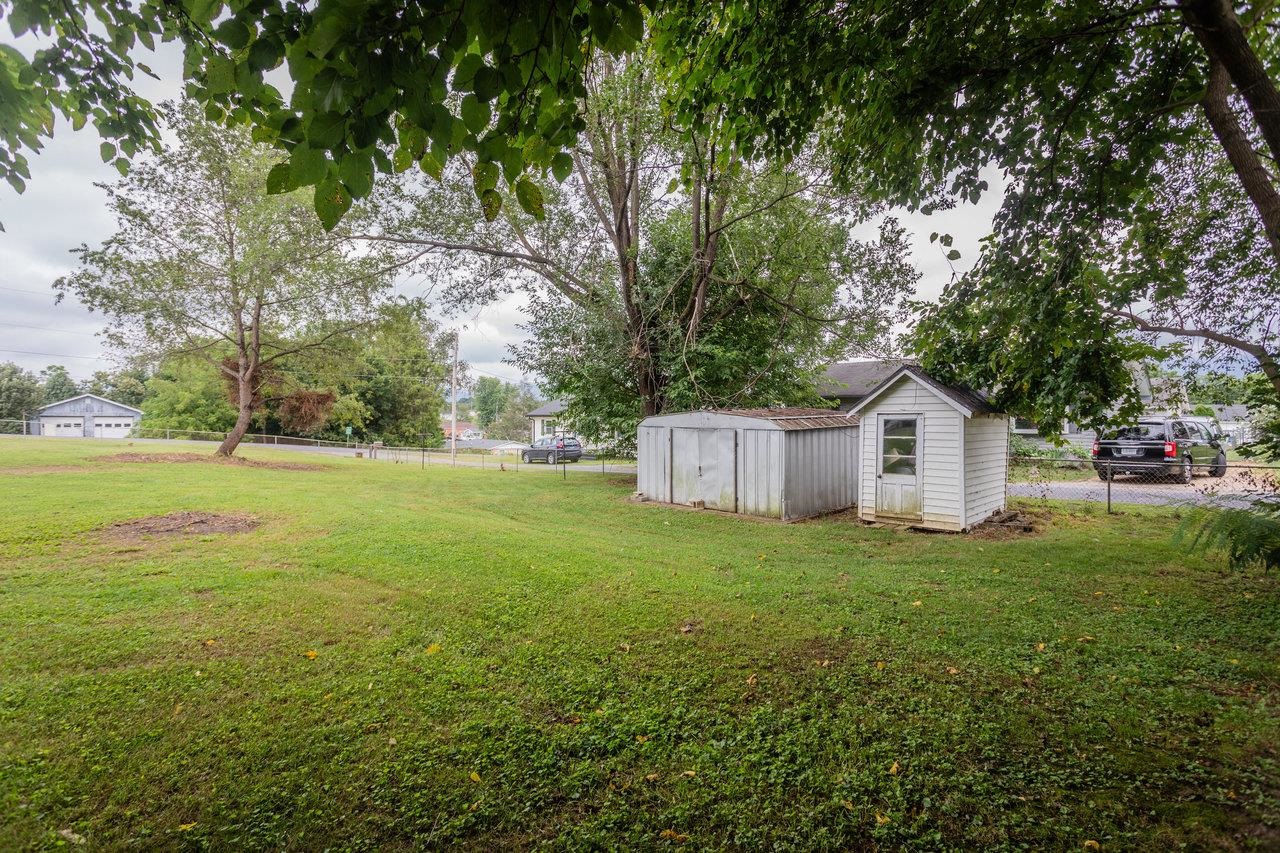 411 FOURTH ST, LURAY, Virginia 22835, 3 Bedrooms Bedrooms, ,1 BathroomBathrooms,Residential,411 FOURTH ST,668158 MLS # 668158
