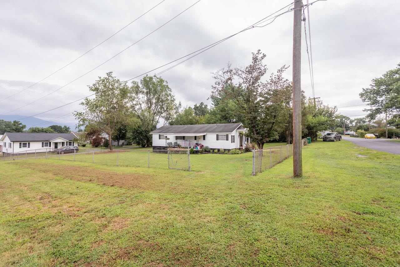 411 FOURTH ST, LURAY, Virginia 22835, 3 Bedrooms Bedrooms, ,1 BathroomBathrooms,Residential,411 FOURTH ST,668158 MLS # 668158