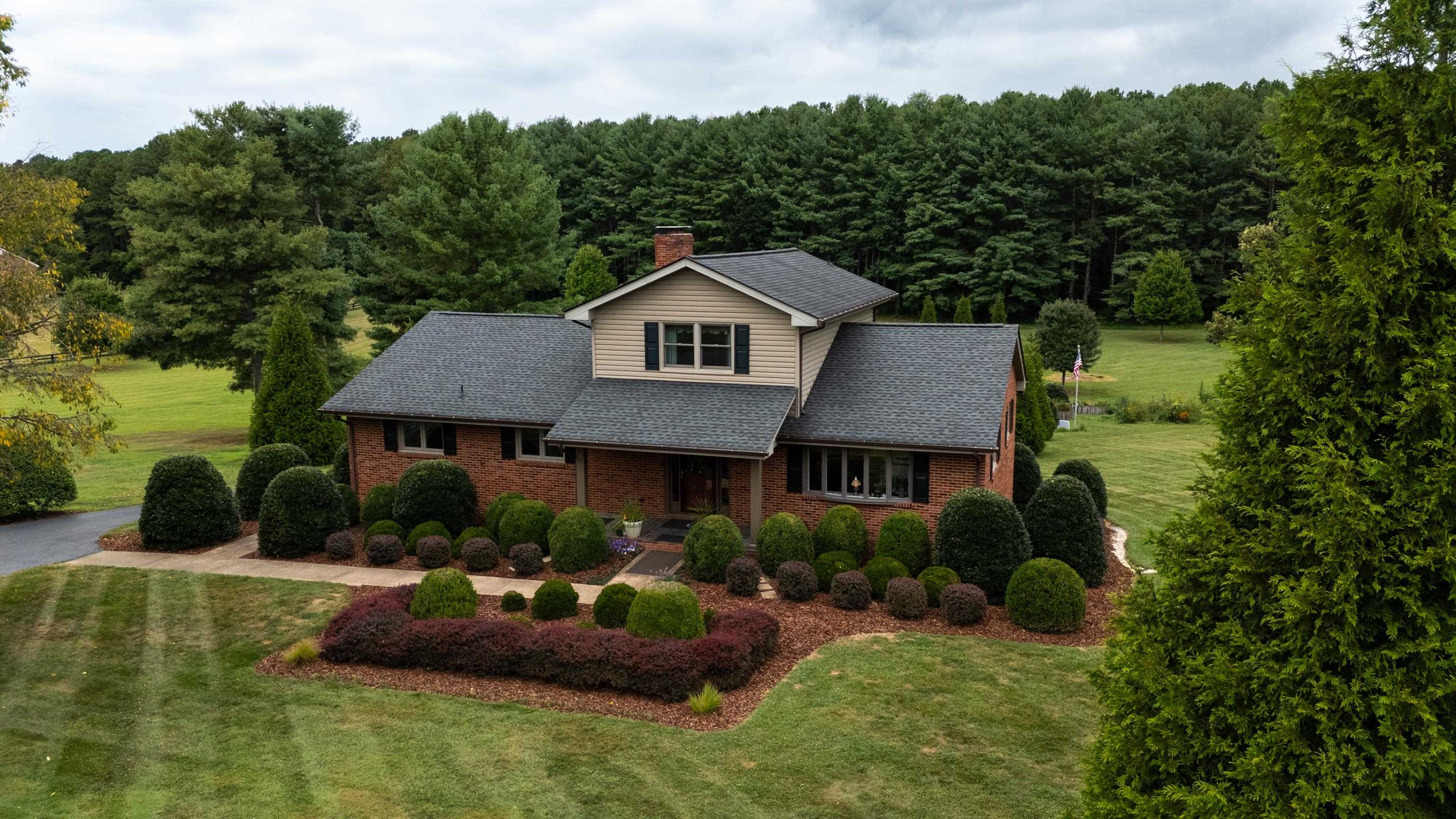 125 WARREN OAKS LN, WAYNESBORO, Virginia 22980, 3 Bedrooms Bedrooms, ,3 BathroomsBathrooms,Residential,125 WARREN OAKS LN,668164 MLS # 668164