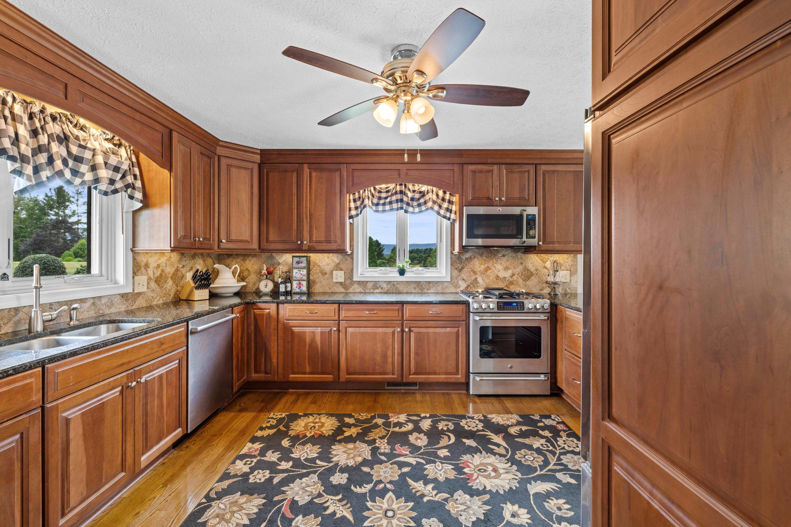 125 WARREN OAKS LN, WAYNESBORO, Virginia 22980, 3 Bedrooms Bedrooms, ,3 BathroomsBathrooms,Residential,125 WARREN OAKS LN,668164 MLS # 668164