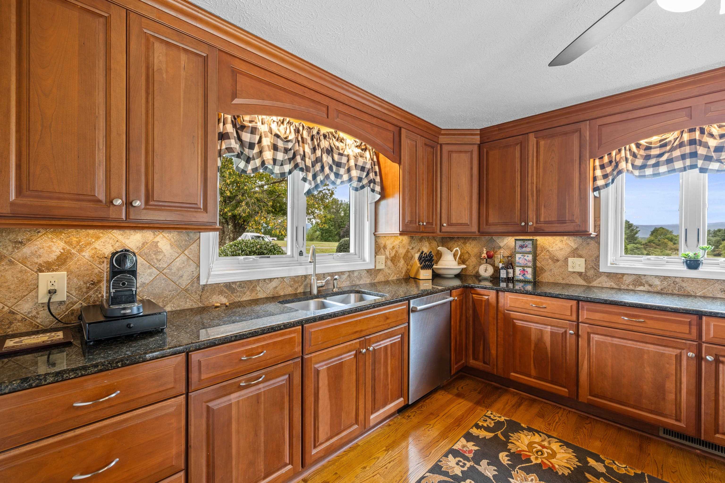 125 WARREN OAKS LN, WAYNESBORO, Virginia 22980, 3 Bedrooms Bedrooms, ,3 BathroomsBathrooms,Residential,125 WARREN OAKS LN,668164 MLS # 668164