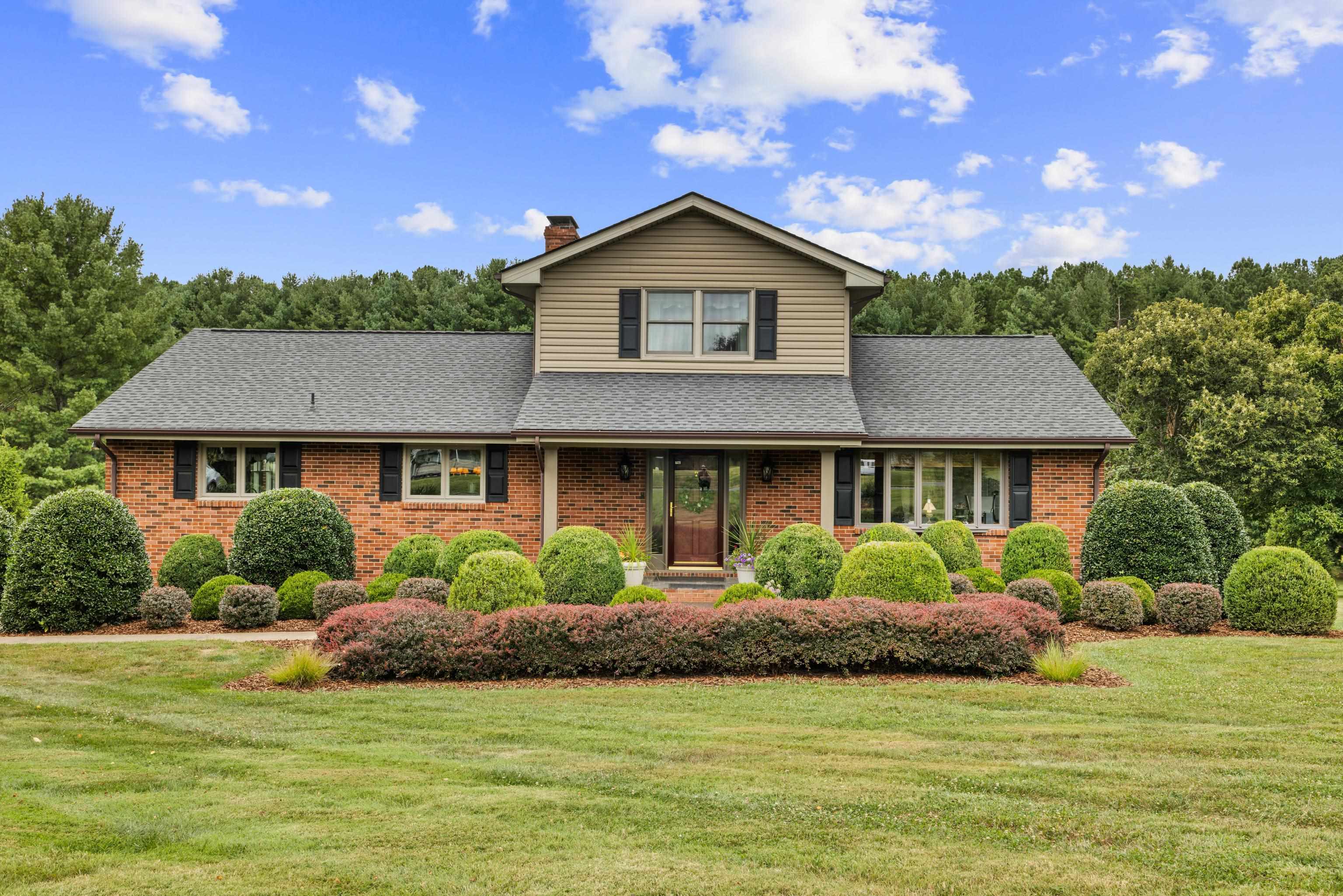 125 WARREN OAKS LN, WAYNESBORO, Virginia 22980, 3 Bedrooms Bedrooms, ,3 BathroomsBathrooms,Residential,125 WARREN OAKS LN,668164 MLS # 668164
