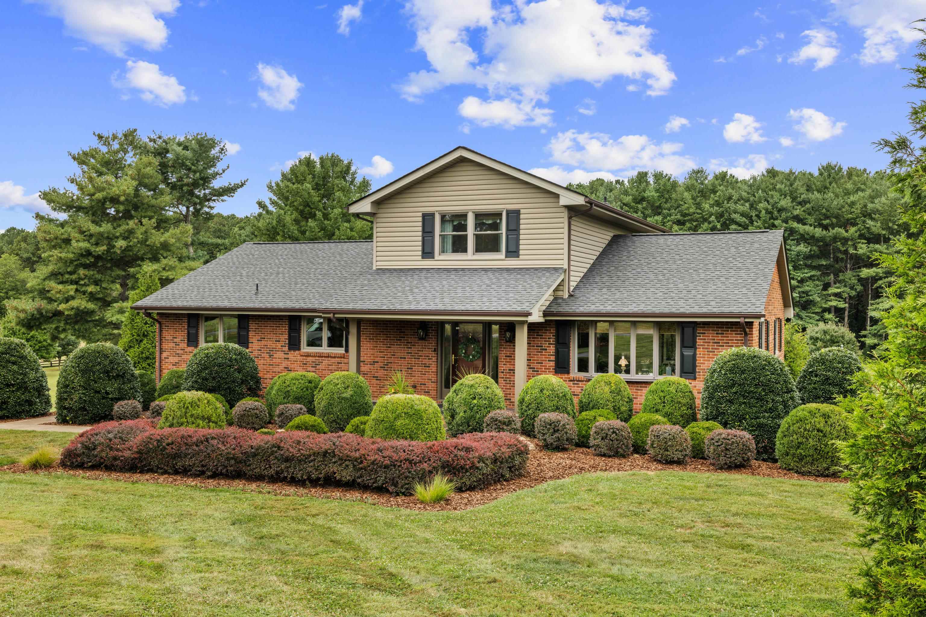 125 WARREN OAKS LN, WAYNESBORO, Virginia 22980, 3 Bedrooms Bedrooms, ,3 BathroomsBathrooms,Residential,125 WARREN OAKS LN,668164 MLS # 668164