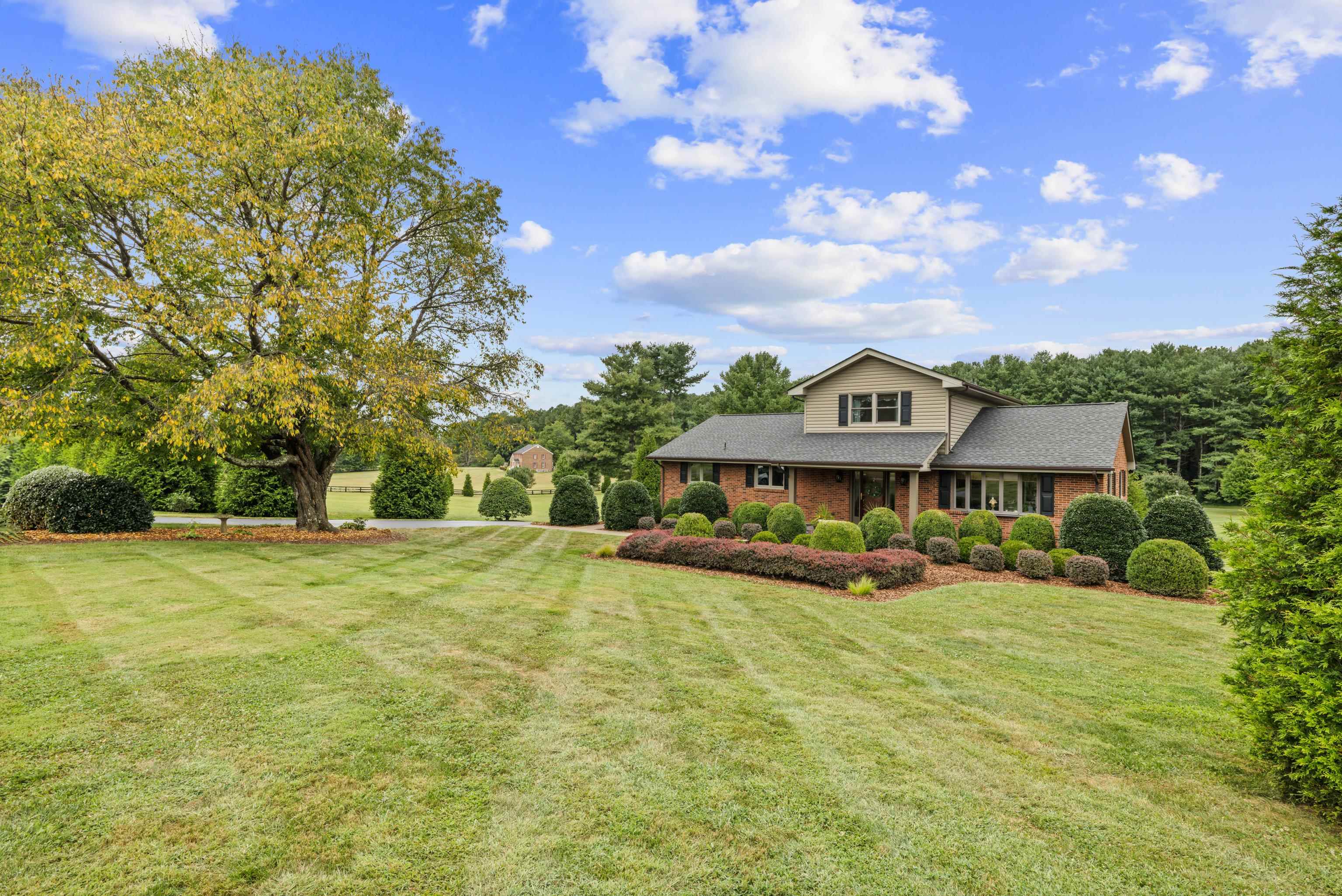 125 WARREN OAKS LN, WAYNESBORO, Virginia 22980, 3 Bedrooms Bedrooms, ,3 BathroomsBathrooms,Residential,125 WARREN OAKS LN,668164 MLS # 668164