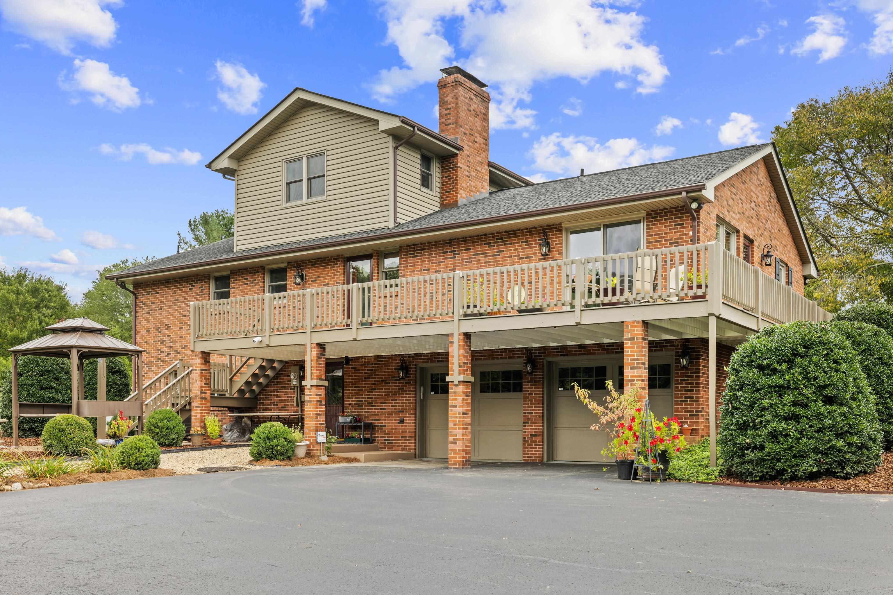 125 WARREN OAKS LN, WAYNESBORO, Virginia 22980, 3 Bedrooms Bedrooms, ,3 BathroomsBathrooms,Residential,125 WARREN OAKS LN,668164 MLS # 668164