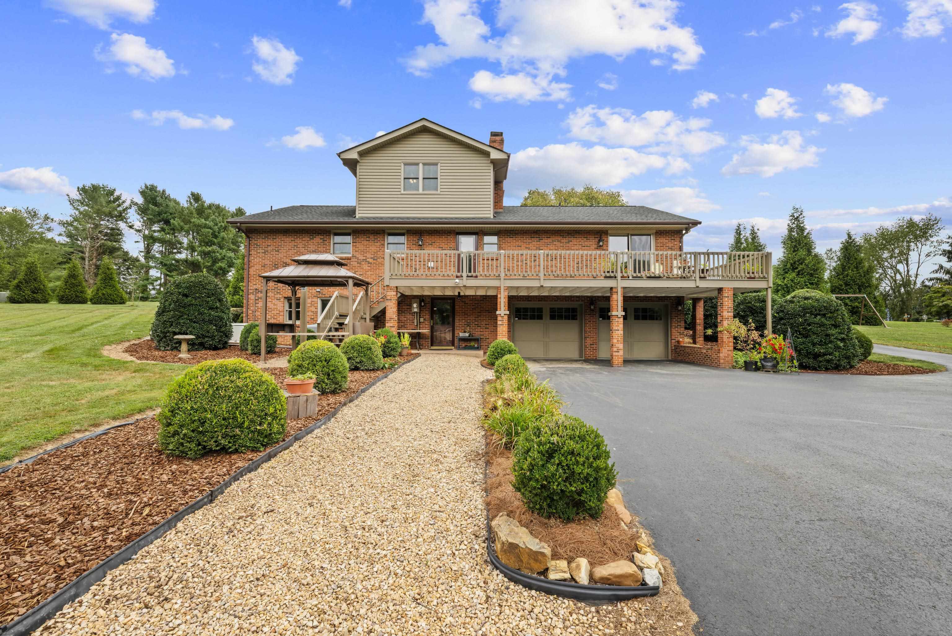 125 WARREN OAKS LN, WAYNESBORO, Virginia 22980, 3 Bedrooms Bedrooms, ,3 BathroomsBathrooms,Residential,125 WARREN OAKS LN,668164 MLS # 668164