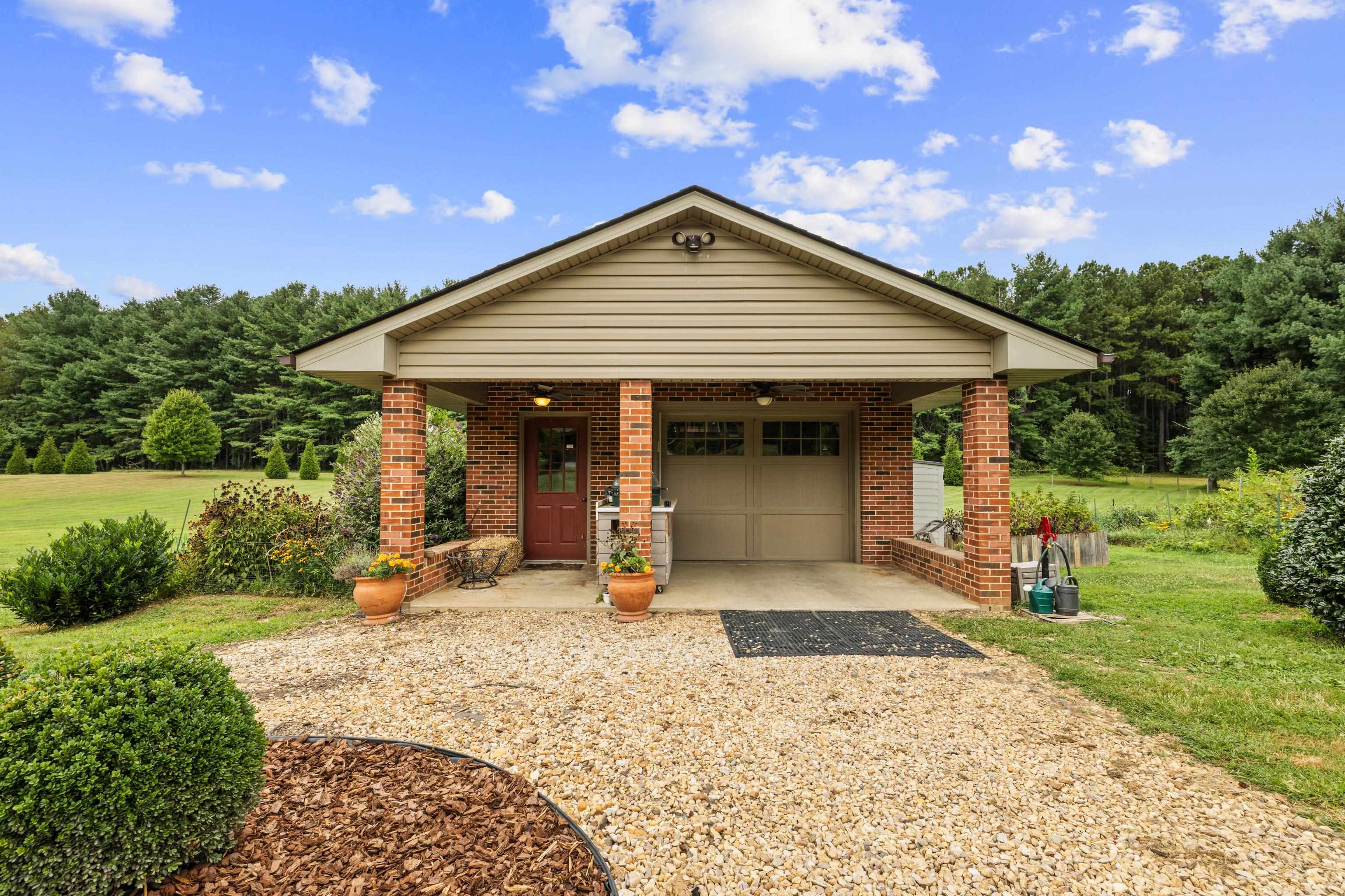 125 WARREN OAKS LN, WAYNESBORO, Virginia 22980, 3 Bedrooms Bedrooms, ,3 BathroomsBathrooms,Residential,125 WARREN OAKS LN,668164 MLS # 668164