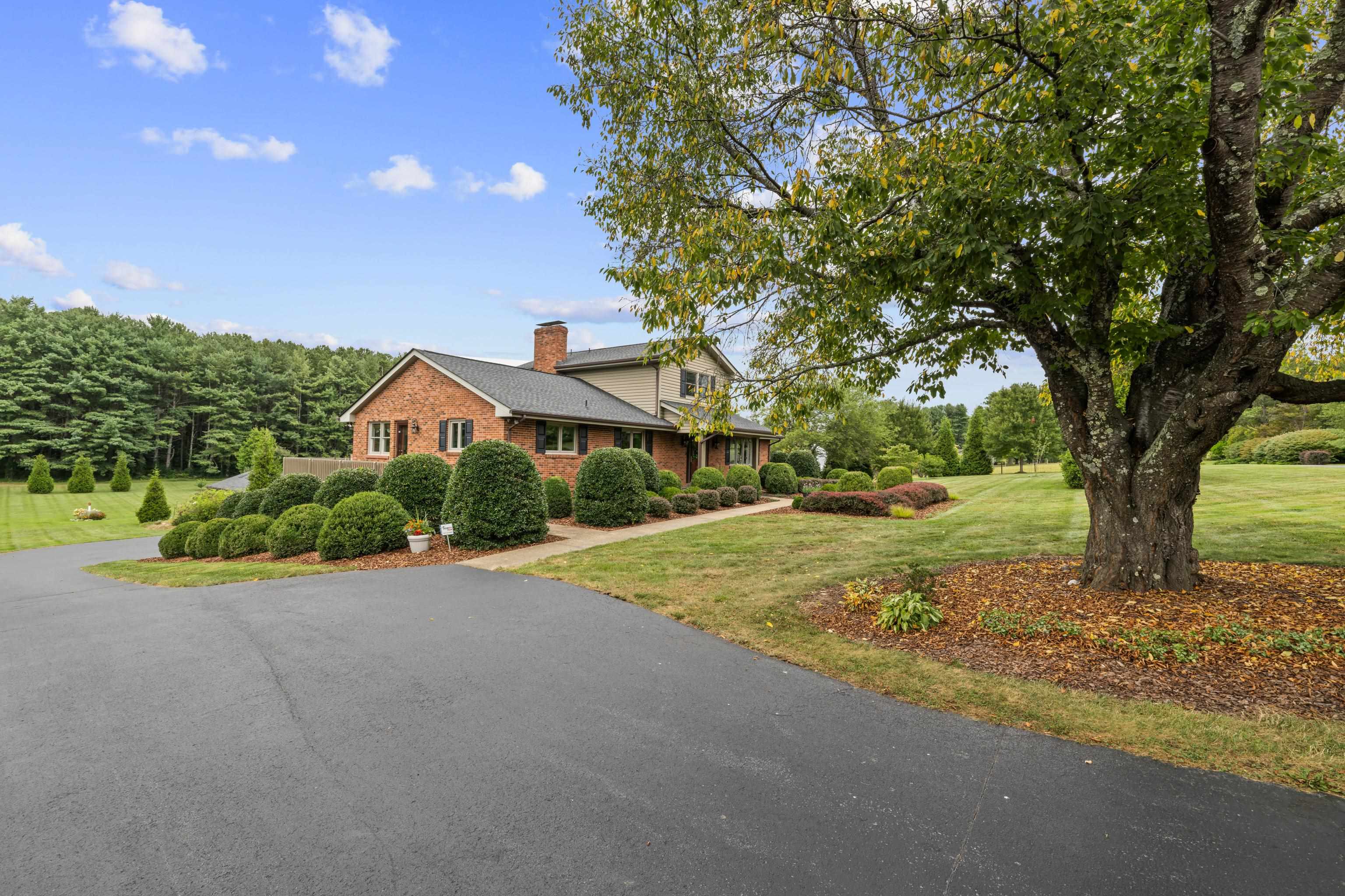 125 WARREN OAKS LN, WAYNESBORO, Virginia 22980, 3 Bedrooms Bedrooms, ,3 BathroomsBathrooms,Residential,125 WARREN OAKS LN,668164 MLS # 668164