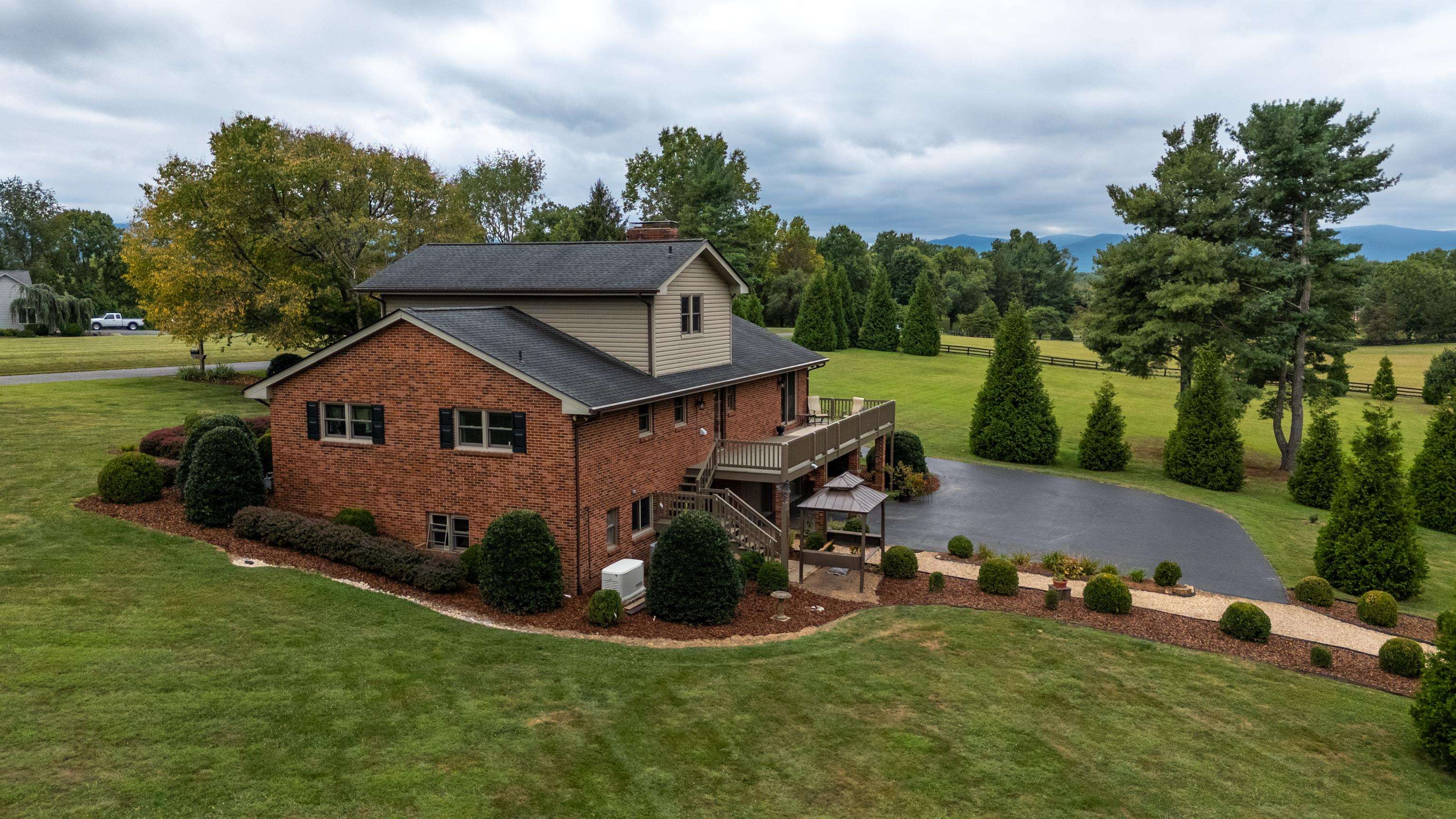 125 WARREN OAKS LN, WAYNESBORO, Virginia 22980, 3 Bedrooms Bedrooms, ,3 BathroomsBathrooms,Residential,125 WARREN OAKS LN,668164 MLS # 668164