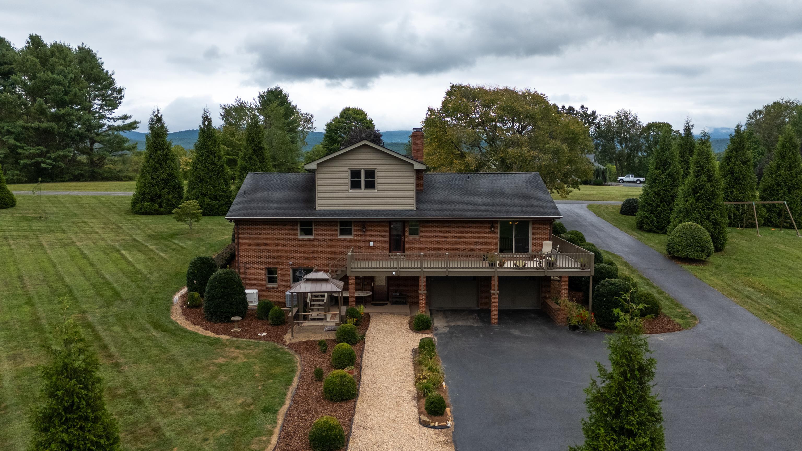 125 WARREN OAKS LN, WAYNESBORO, Virginia 22980, 3 Bedrooms Bedrooms, ,3 BathroomsBathrooms,Residential,125 WARREN OAKS LN,668164 MLS # 668164