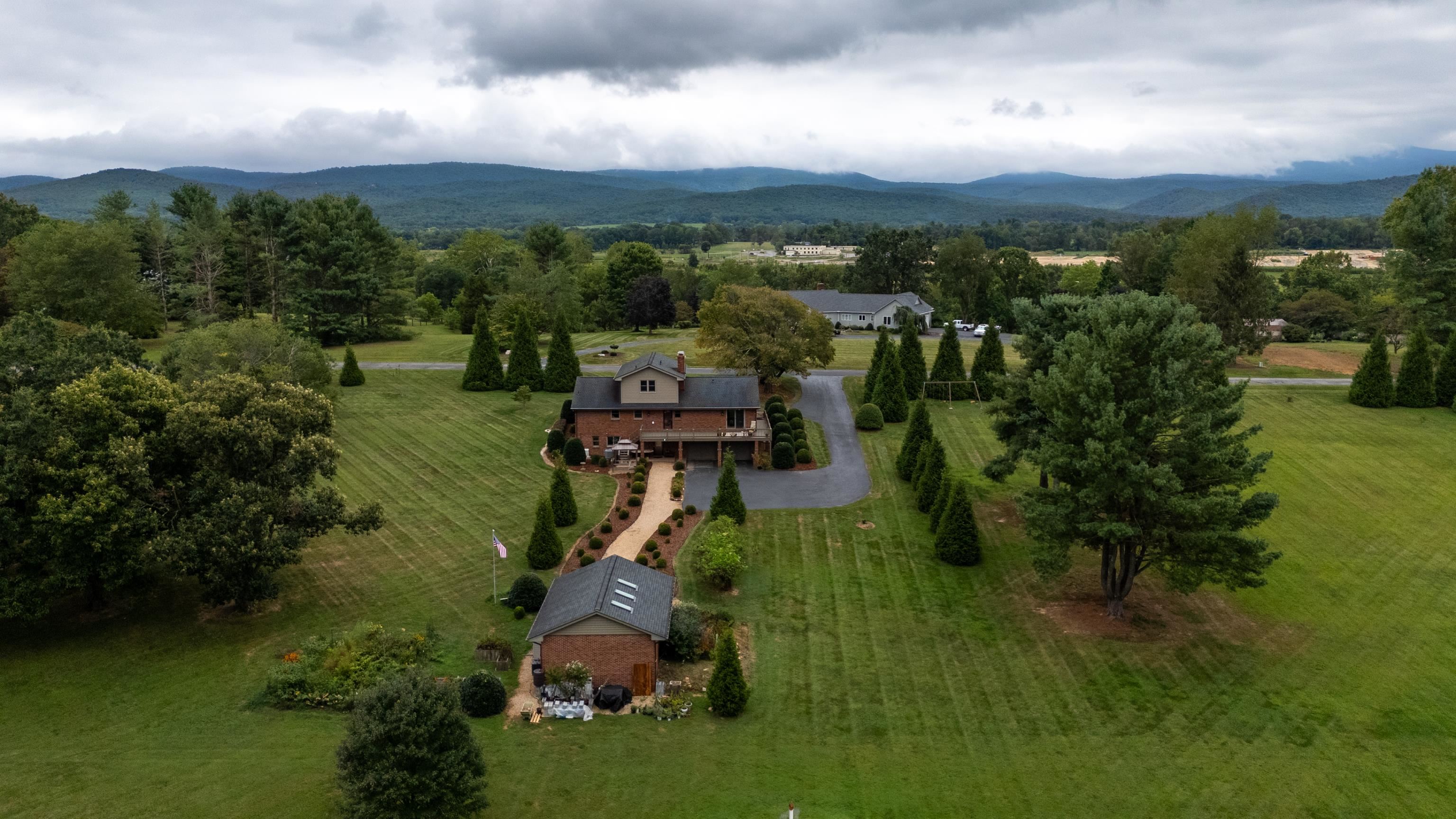 125 WARREN OAKS LN, WAYNESBORO, Virginia 22980, 3 Bedrooms Bedrooms, ,3 BathroomsBathrooms,Residential,125 WARREN OAKS LN,668164 MLS # 668164