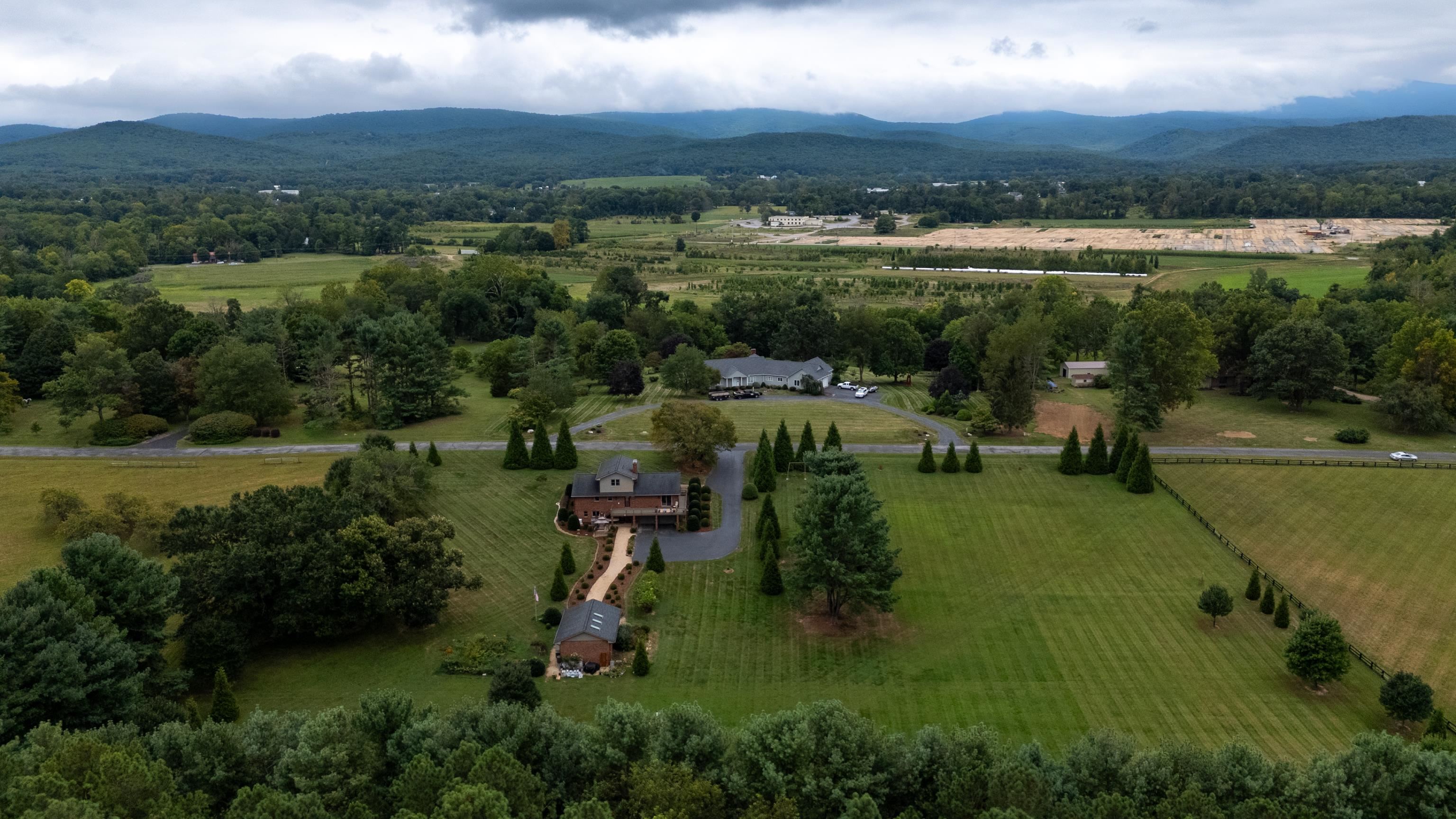125 WARREN OAKS LN, WAYNESBORO, Virginia 22980, 3 Bedrooms Bedrooms, ,3 BathroomsBathrooms,Residential,125 WARREN OAKS LN,668164 MLS # 668164
